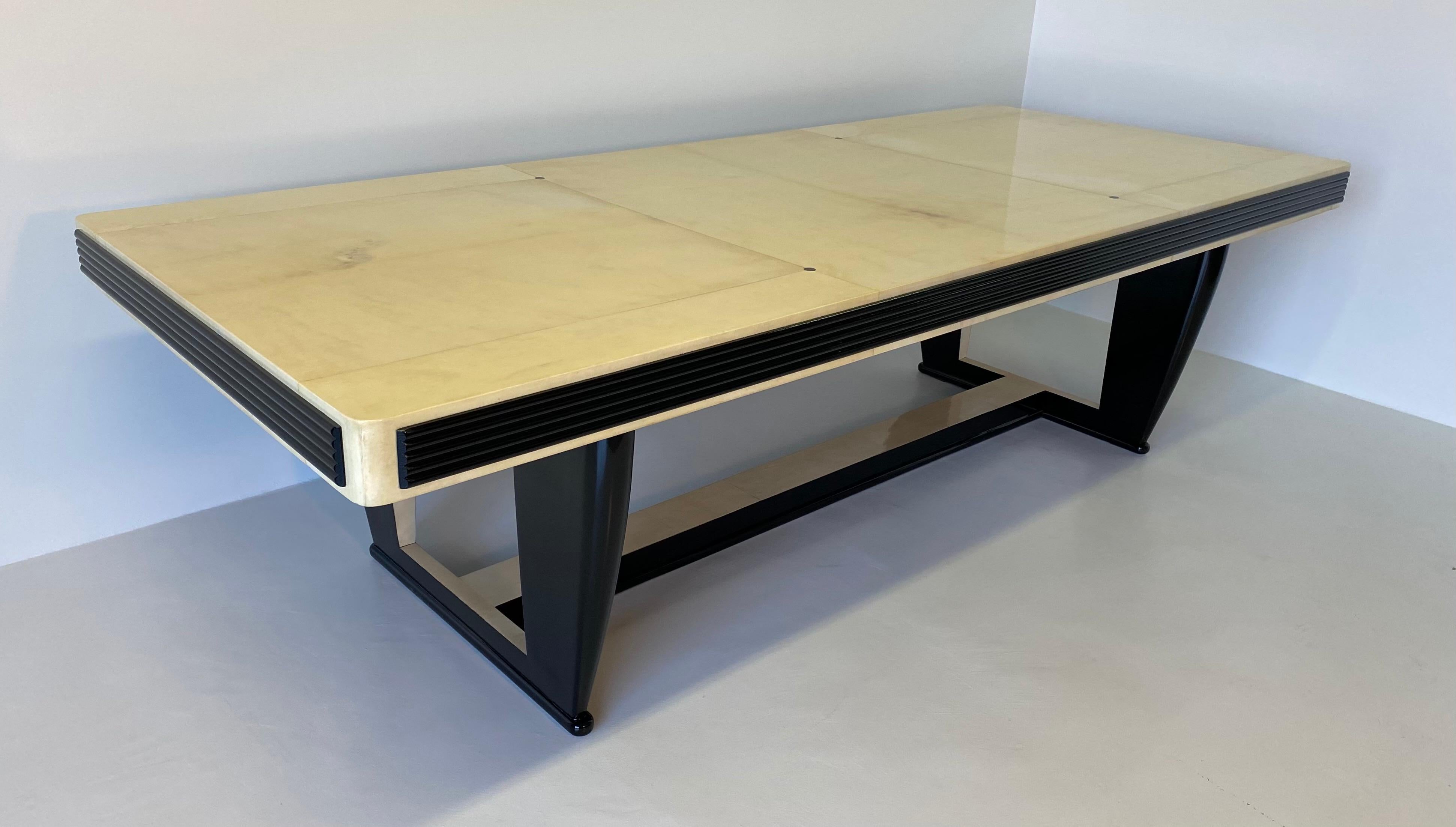 This table was produced in Italy in the 1940s.
The top is entirely covered in parchment leather with ebony inlays.
The leg and the shape of the top are in black lacquered wood while the central part of the leg is also covered in