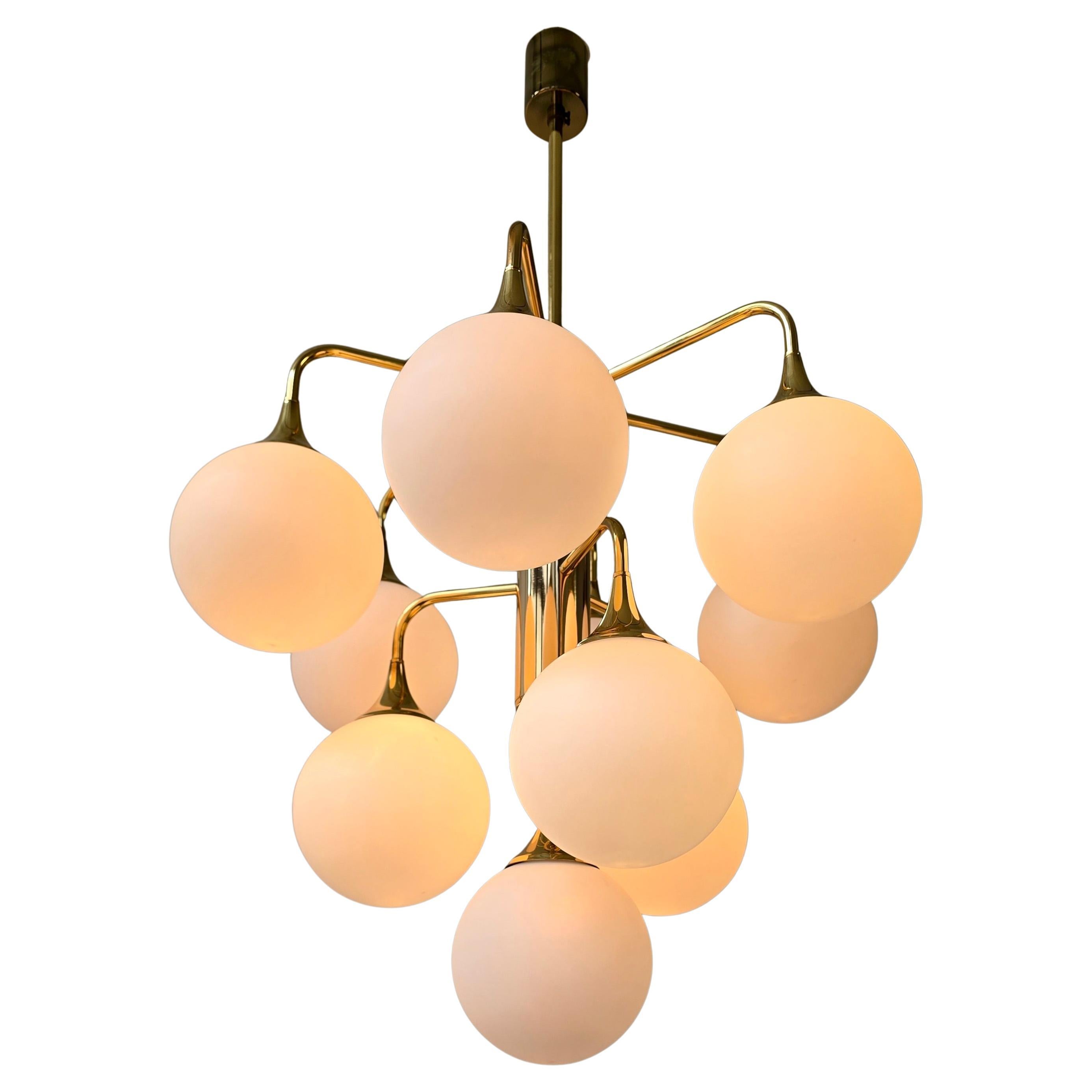 XX secolo Esclusivo lampadario italiano con 10 globi opalini in vendita