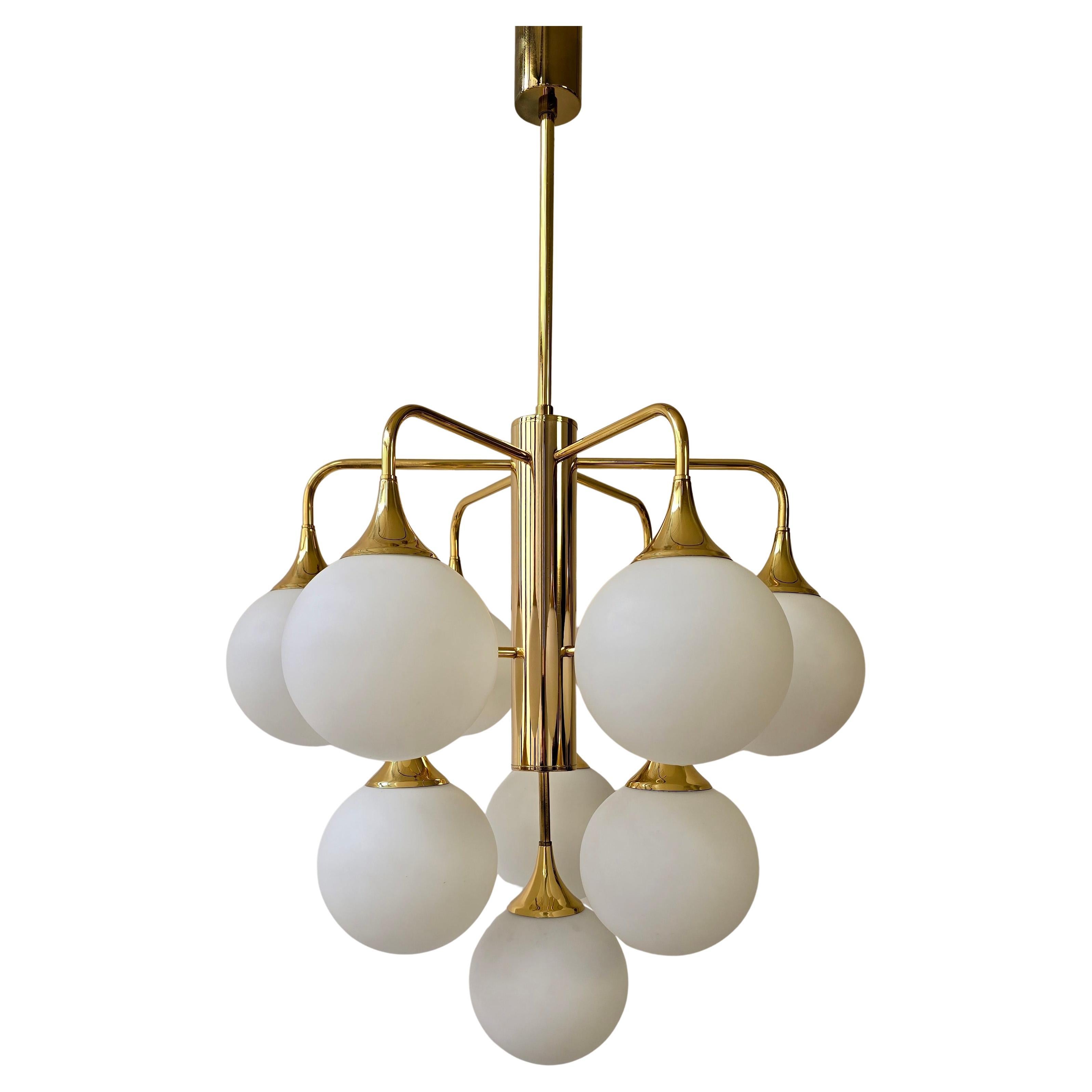 Esclusivo lampadario italiano con 10 globi opalini