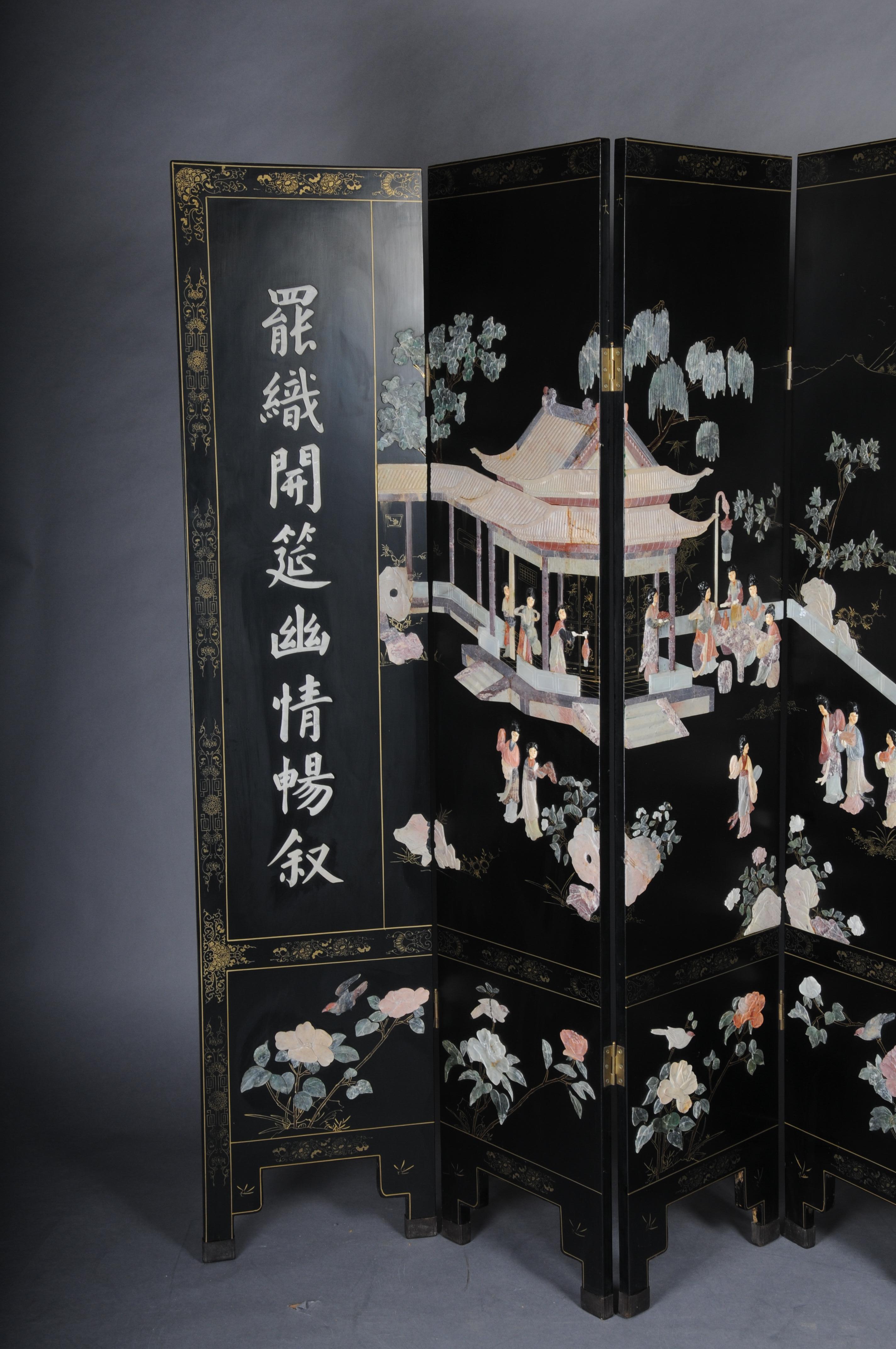 Exclusive Japanese screen/room divider made of black lacquer, painted and inlaid In Good Condition For Sale In Berlin, DE