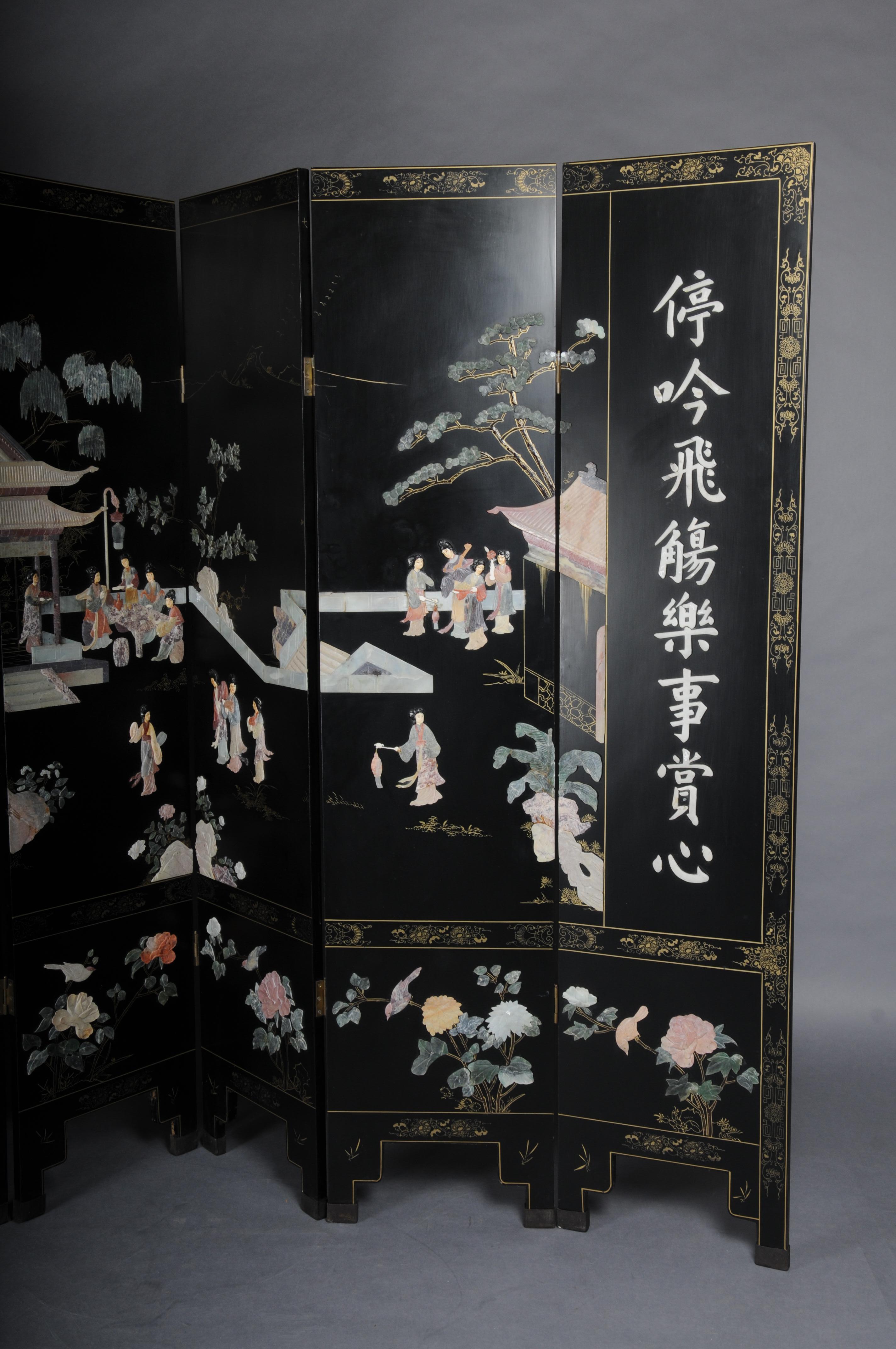 20th Century Exclusive Japanese screen/room divider made of black lacquer, painted and inlaid For Sale