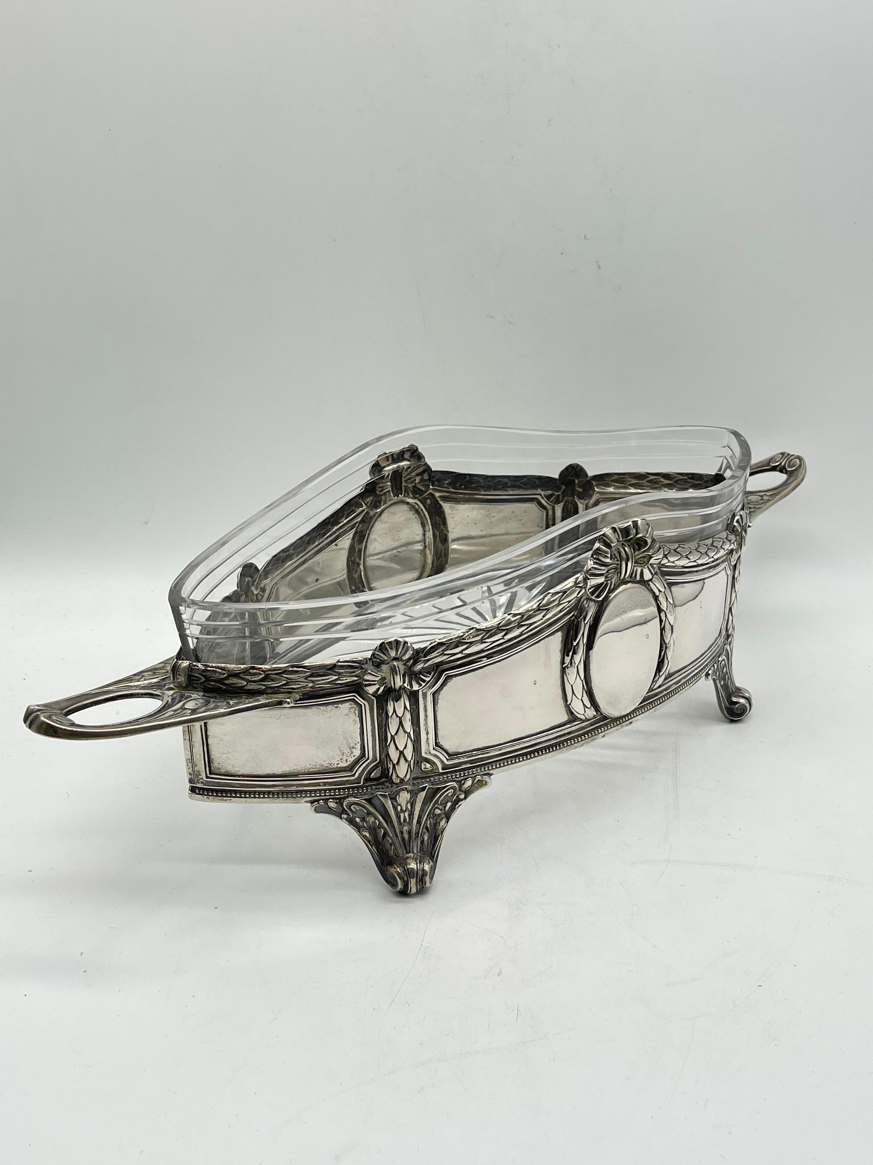 Antique Jardiniere / Planter with Glass insert Neoclassicism

Half moon & crown - Germany

Weight without Glass: 476 grams 

Condition can be seen in pictures
