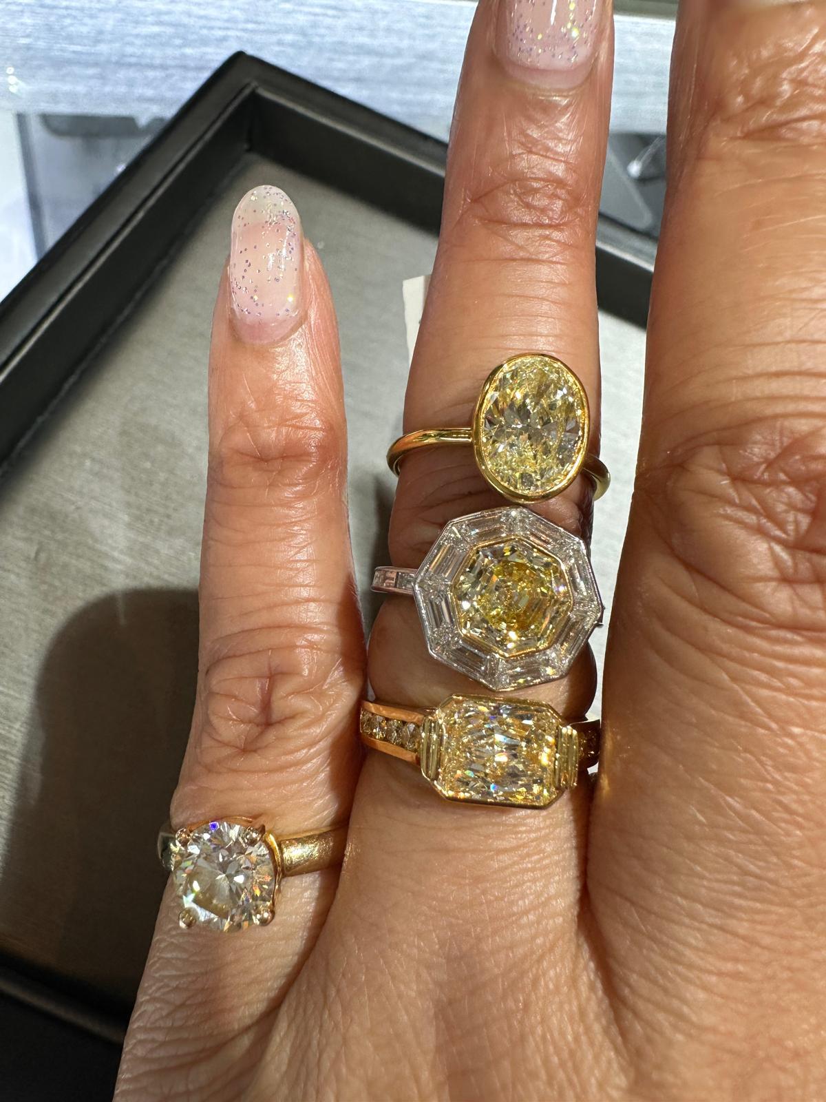 Nous fabriquons des bijoux fins pour les plus grands designers et les boutiques du monde entier, notamment aux États-Unis, en Italie, en France, en Australie et à Dubaï. Avec des centaines de pièces en stock et des capacités de personnalisation