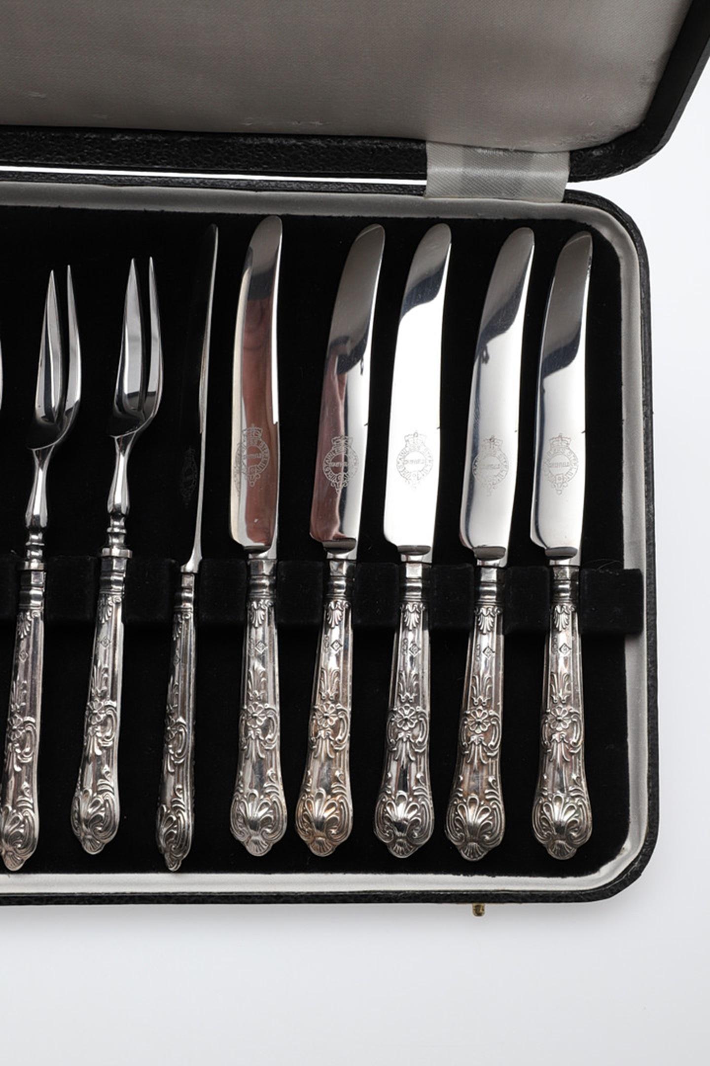 English Exclusive Knife and Fork Set, 12 pcs. Sterling Silver & Box, A CASE DESSERT SET For Sale