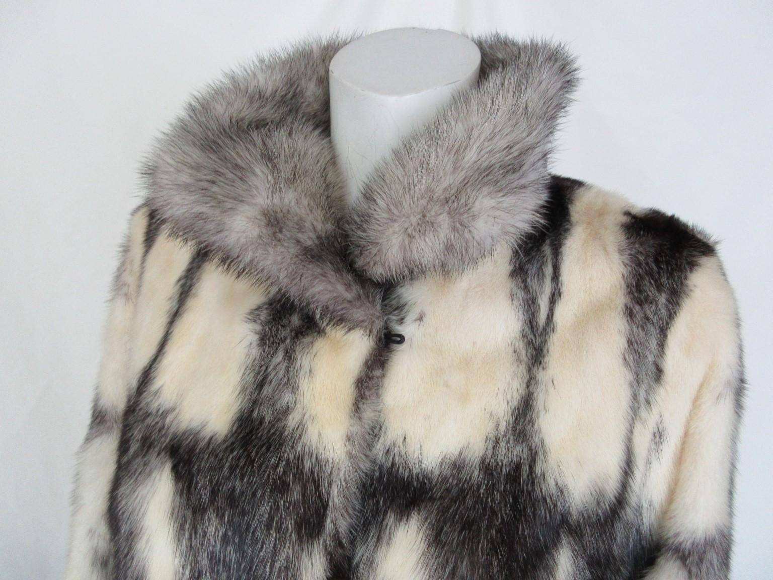 This vintage coat is made of rare soft kohinoor/cross mink fur with a beautiful black lining

Look at our storefront for more mink coats and other vintage items.

Details:
The coat has 1 little inside pocket and 3 closing hooks
narrow sleeves ends