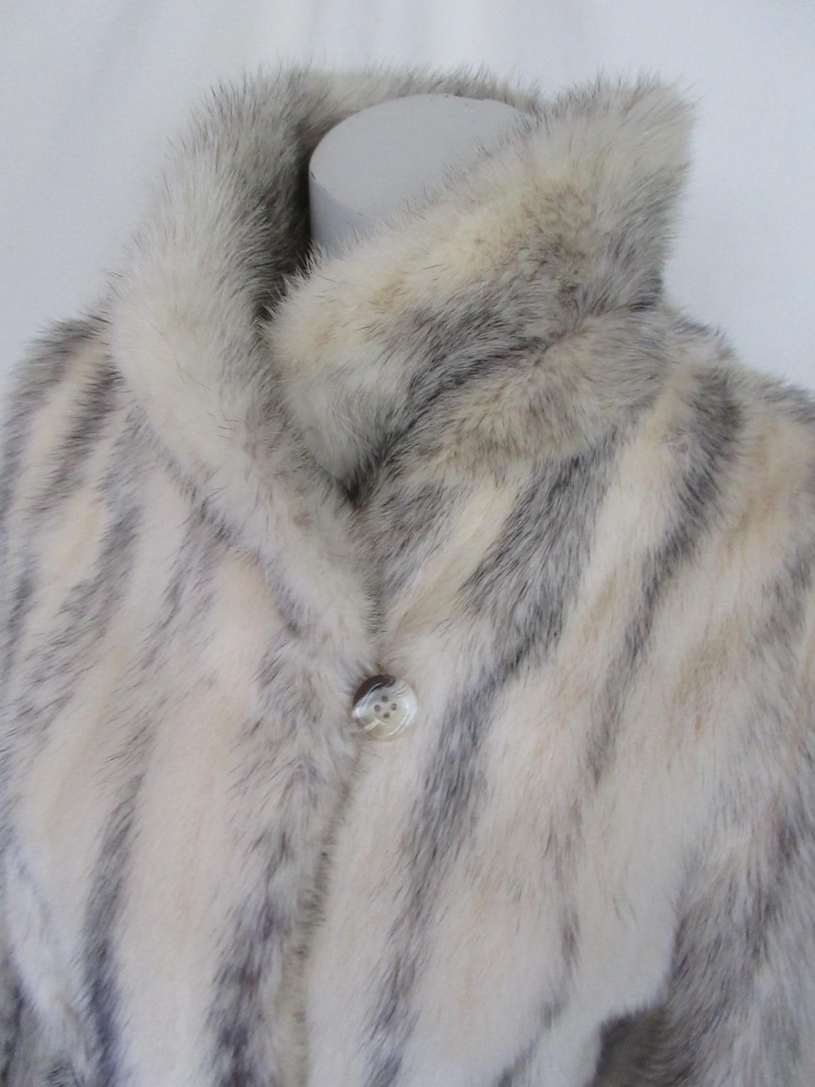 Exclusive Kohinoor Cross Mink Fur Coat In Good Condition For Sale In Amsterdam, NL