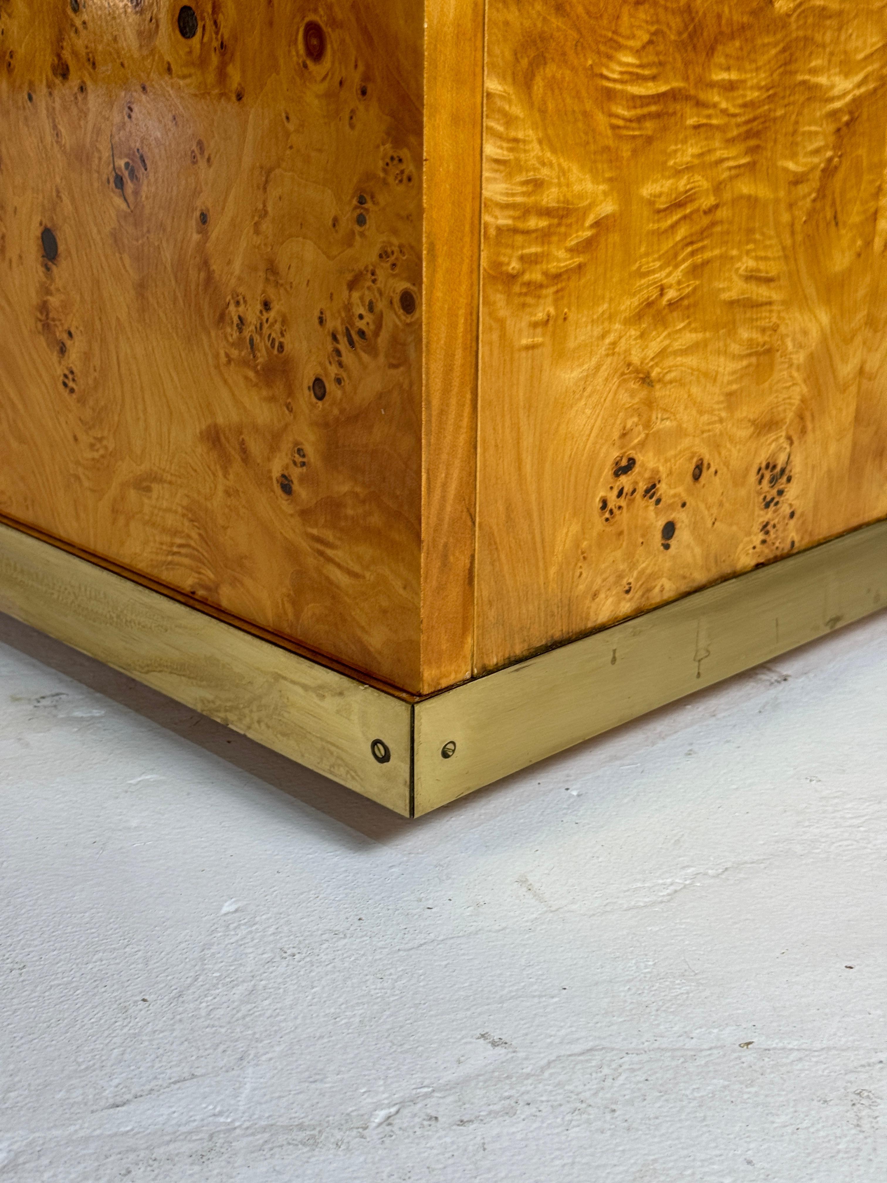 Exclusive lacquered burlwood and brass Bar Cabinet, 1970s For Sale 10
