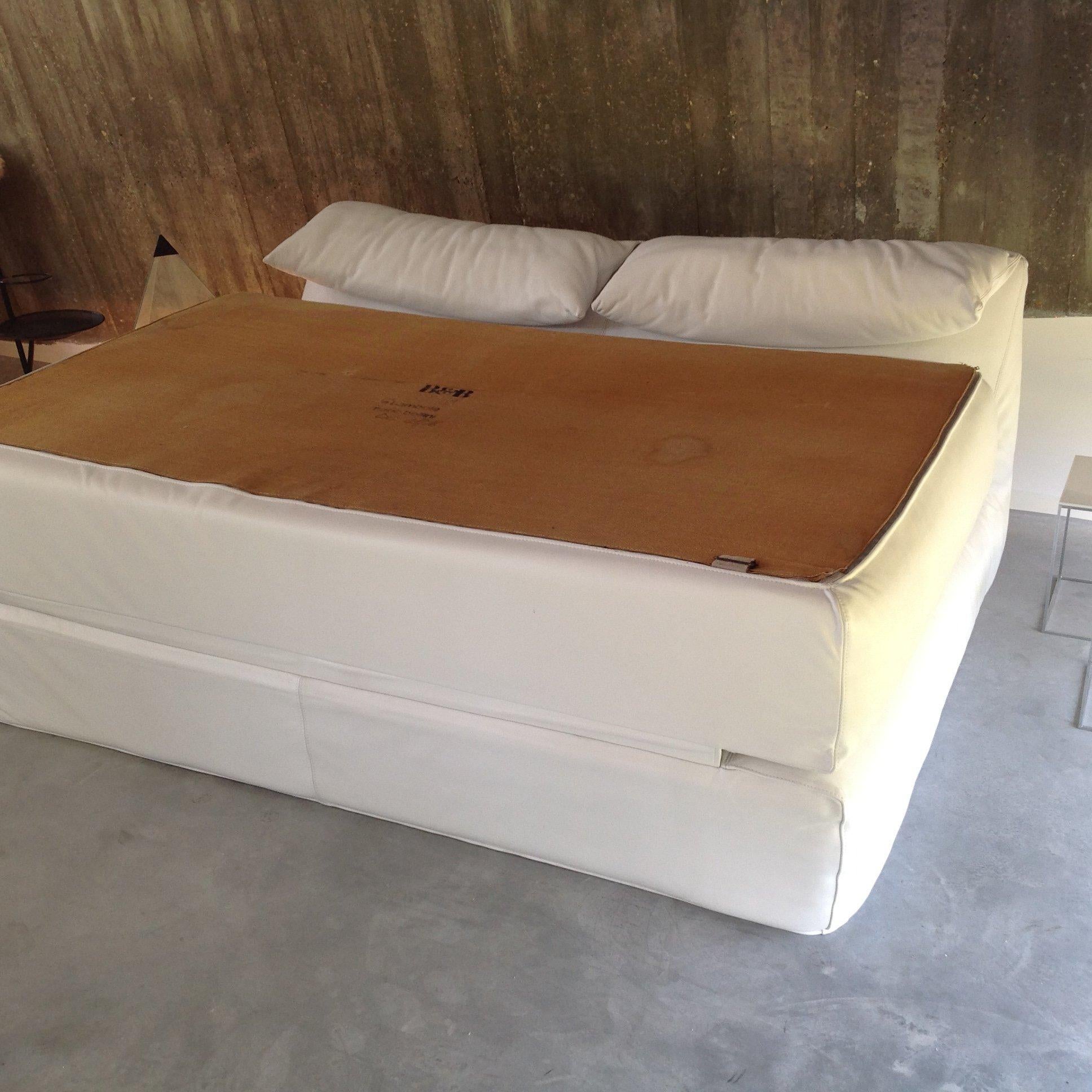 Exclusive, Leather Le Bambole Day-Bed by Mario Bellini for B&B Italia, 1970s In Good Condition In Castenray, NL