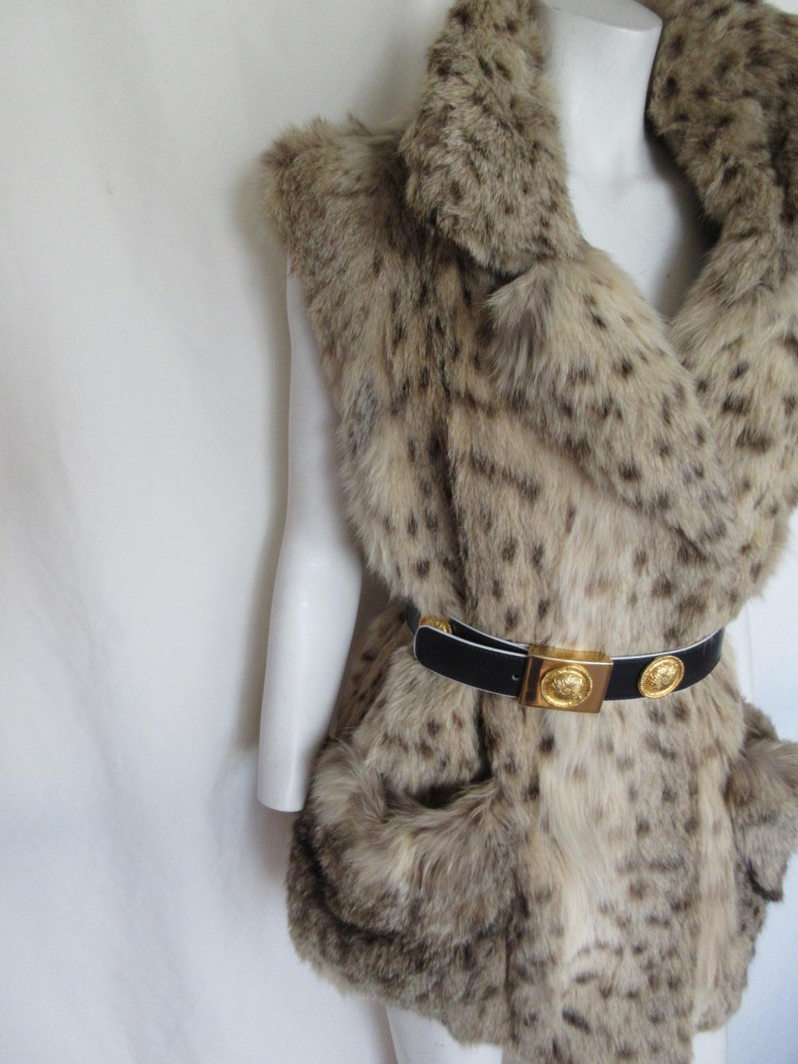 Beautiful very stylish vintage naturel bobcat lynx fur vest/gilet
Rare to find

We offer more exclusive fur items, view our front store

Details:
With 2  pockets
and 3 closing hooks,  inside pocket
Fully lined 
Pre owned with wear of use, skin is