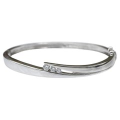 Bracciale Bangle moderno ed esclusivo in oro bianco 18 carati con diamanti