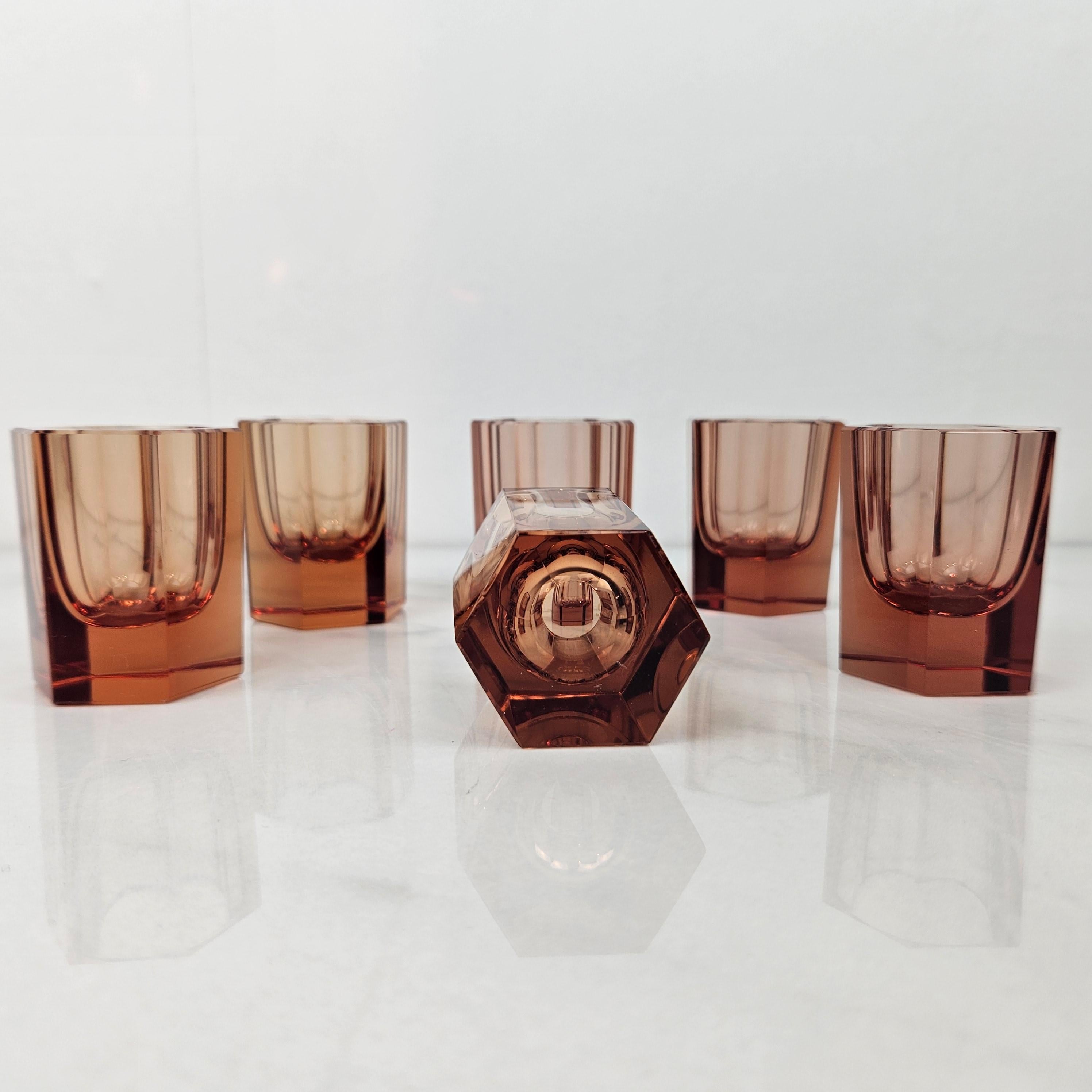 Fait main Cristal exclusif de Moser - Ensemble de 6 verres ambrés à facettes, Tchécoslovaquie, années 1920 en vente