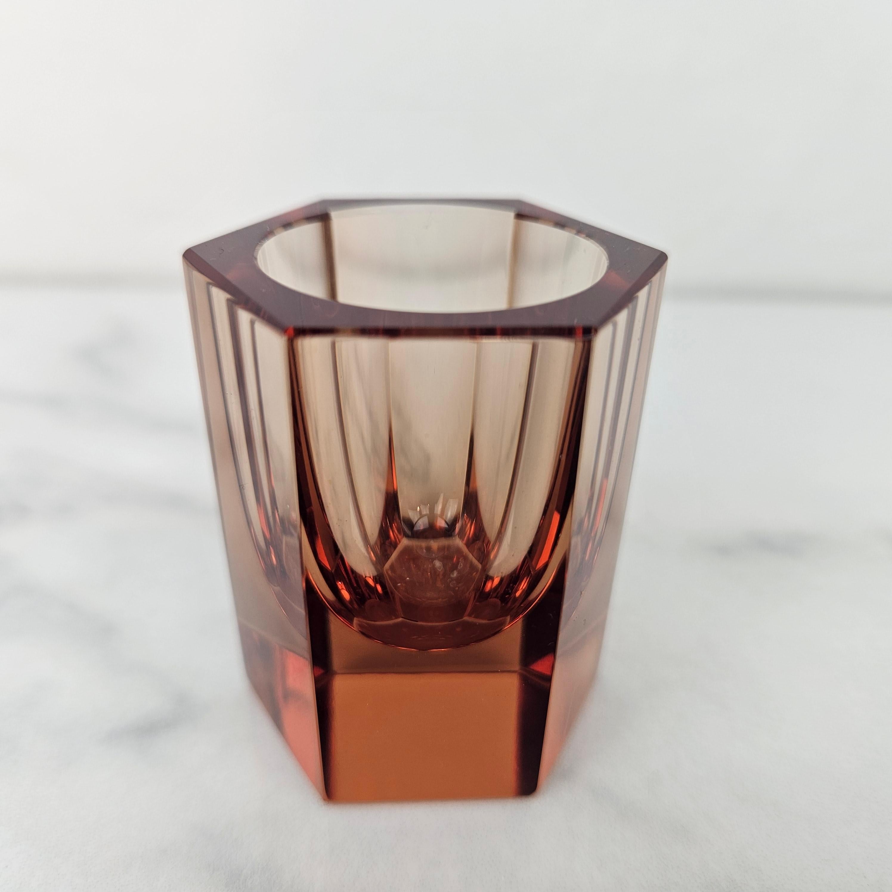 Début du 20ème siècle Cristal exclusif de Moser - Ensemble de 6 verres ambrés à facettes, Tchécoslovaquie, années 1920 en vente