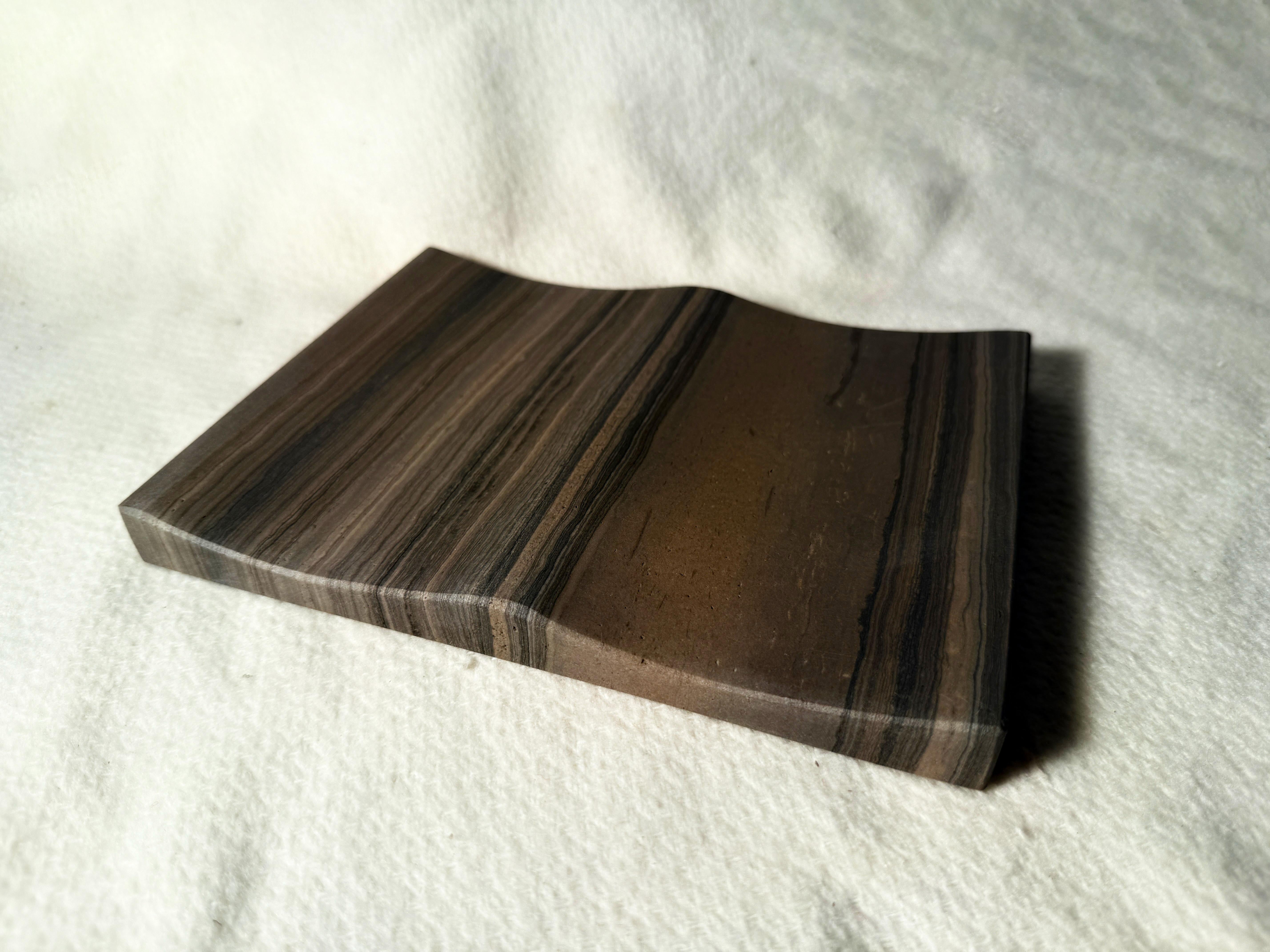 Esclusivo vassoio per gioielli di lusso in pietra naturale Wengué Marble Meddel Design Minimal in vendita 2