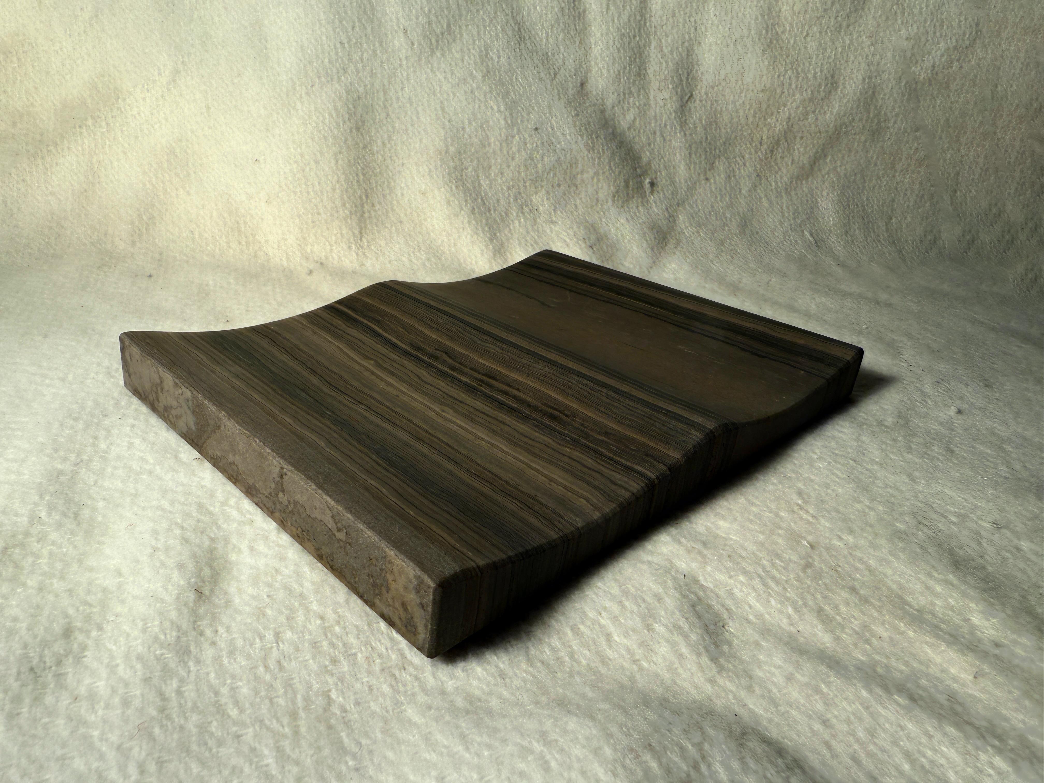 Lucidato Esclusivo vassoio per gioielli di lusso in pietra naturale Wengué Marble Meddel Design Minimal in vendita