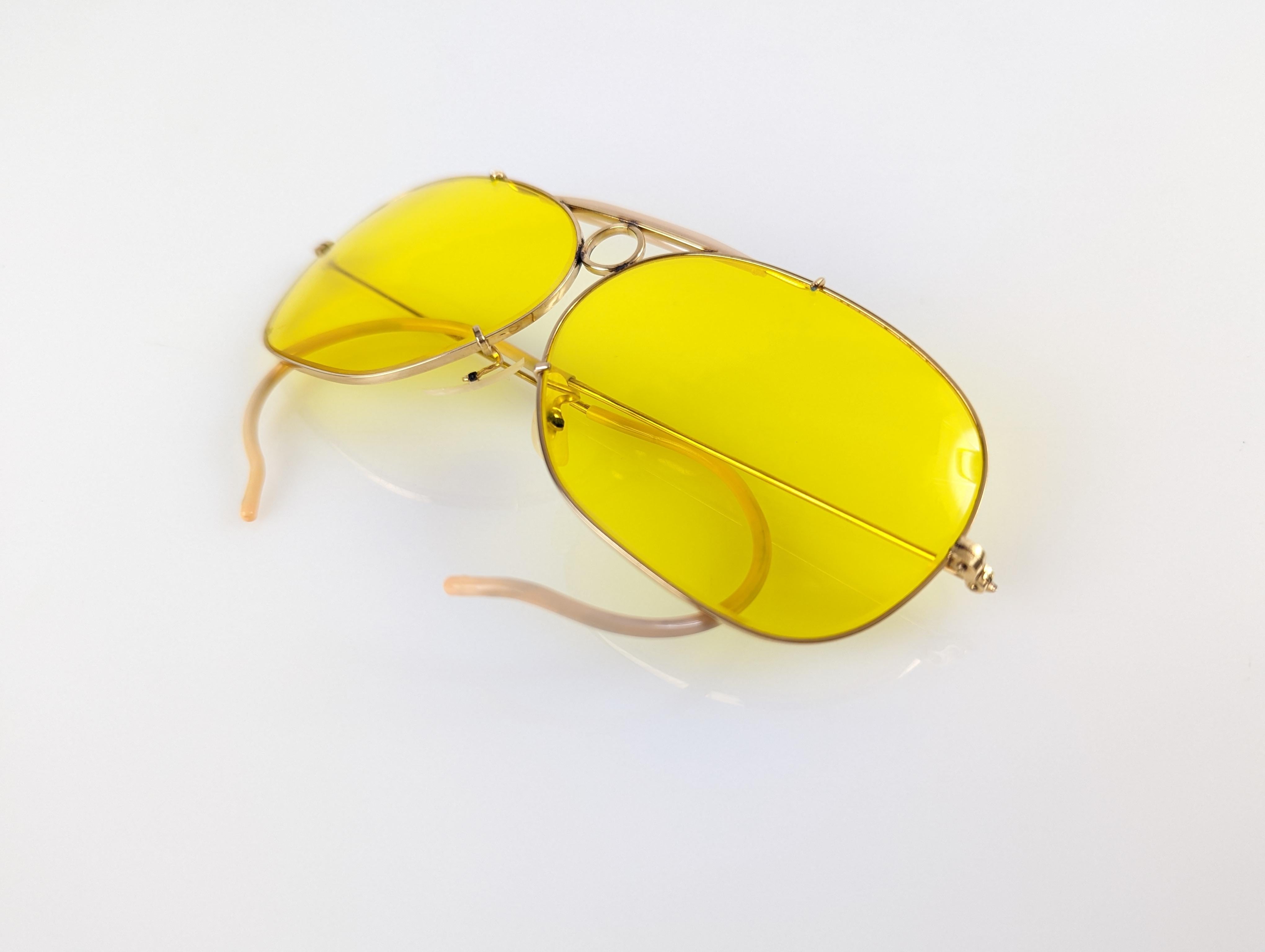 Vergoldete Bausch & Lomb Aviator Shooter Brille in einer der seltensten Versionen mit der Aufschrift 1/30 10K GO und Kalichrome Gläser aus den 70er Jahren. Super exklusiv.