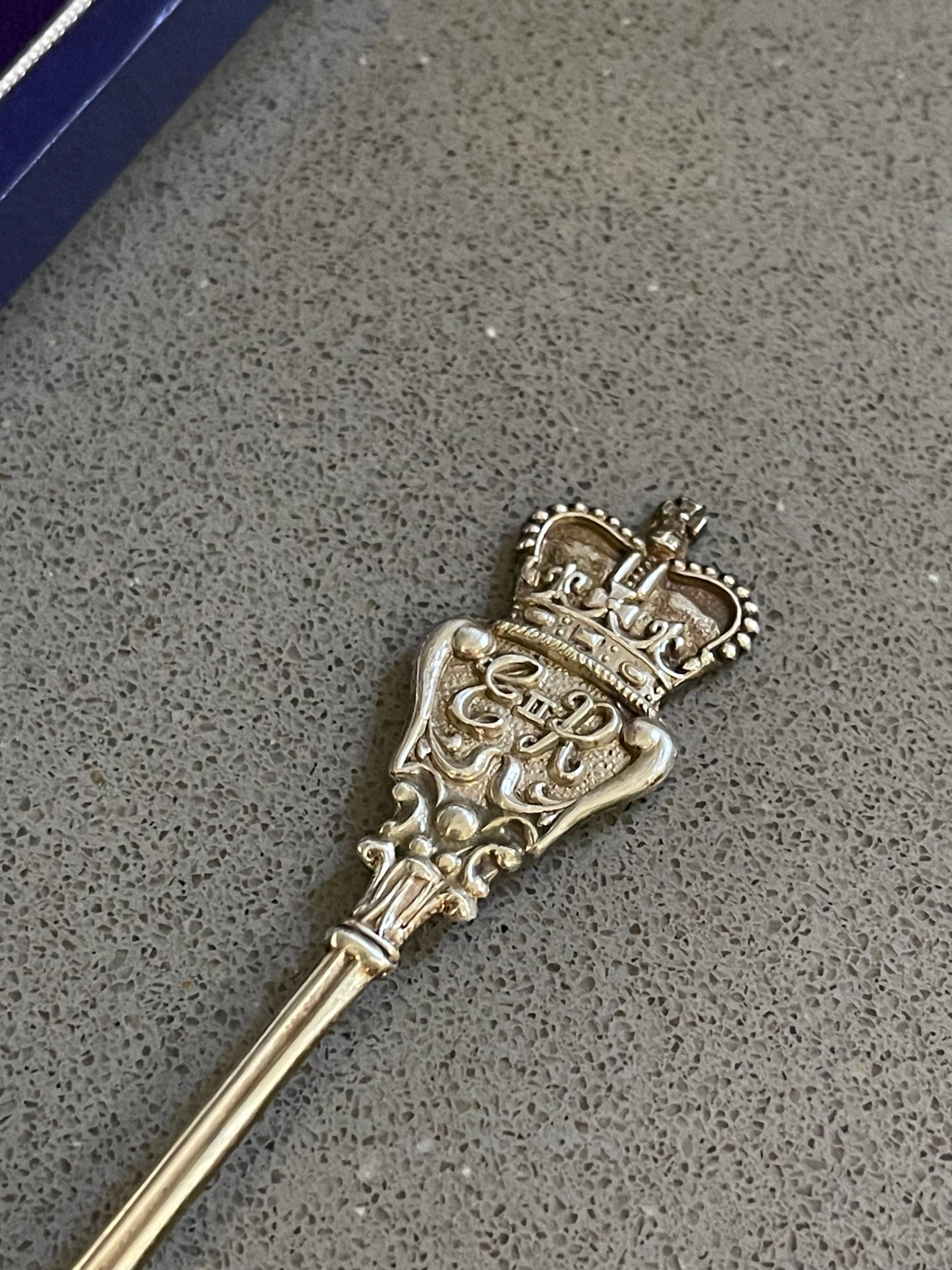 Royal SPOON, anniversaire de couronnement de la reine Elizabeth II en argent sterling en vente 3