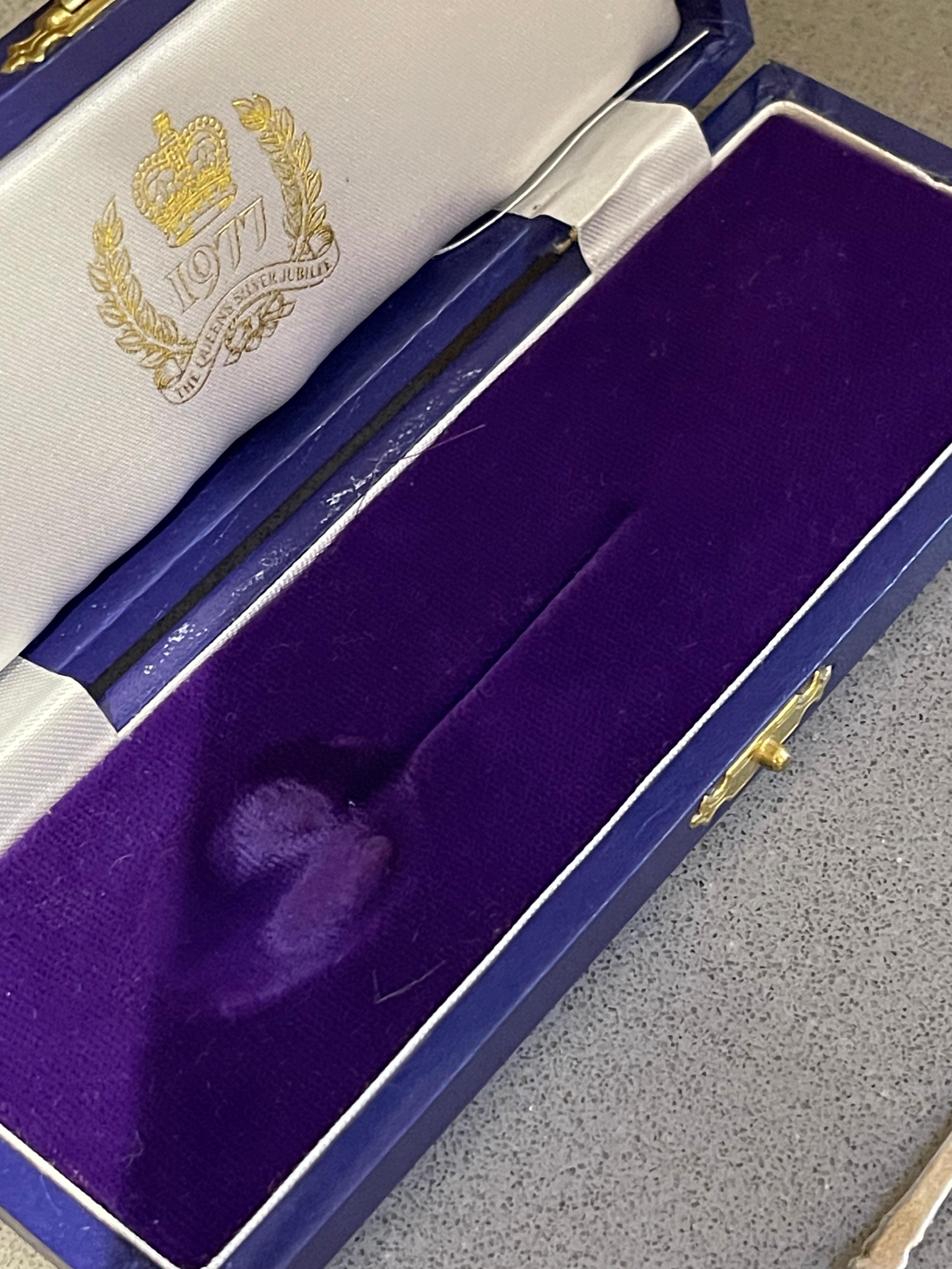 Plaqué or Royal SPOON, anniversaire de couronnement de la reine Elizabeth II en argent sterling en vente