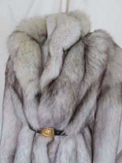 Exklusiver Saga Fox Weißer Pelzmantel