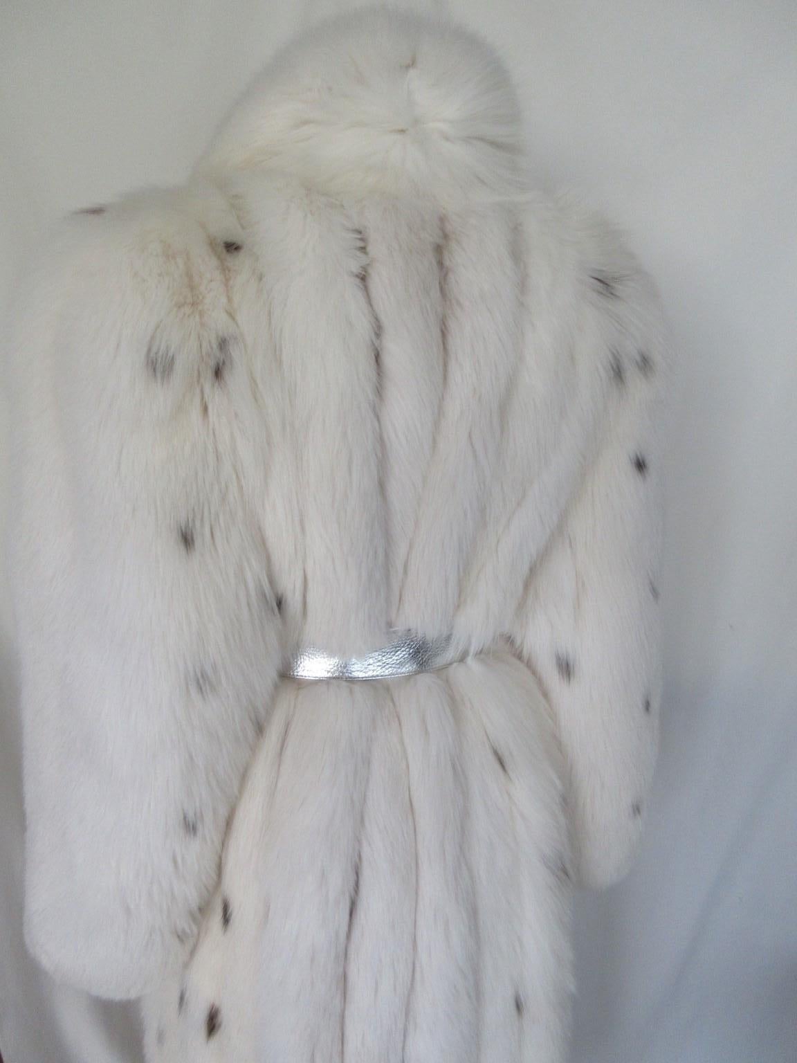Exclusive Saga Fox White Fur Coat In Good Condition In Amsterdam, NL