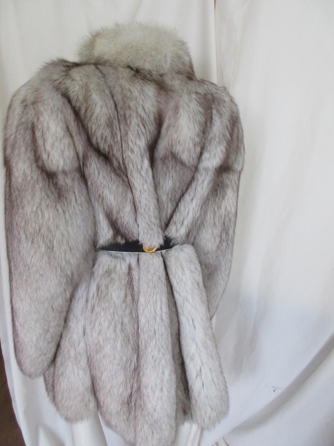 Exclusive Saga Fox White Fur Coat In Good Condition For Sale In Amsterdam, NL