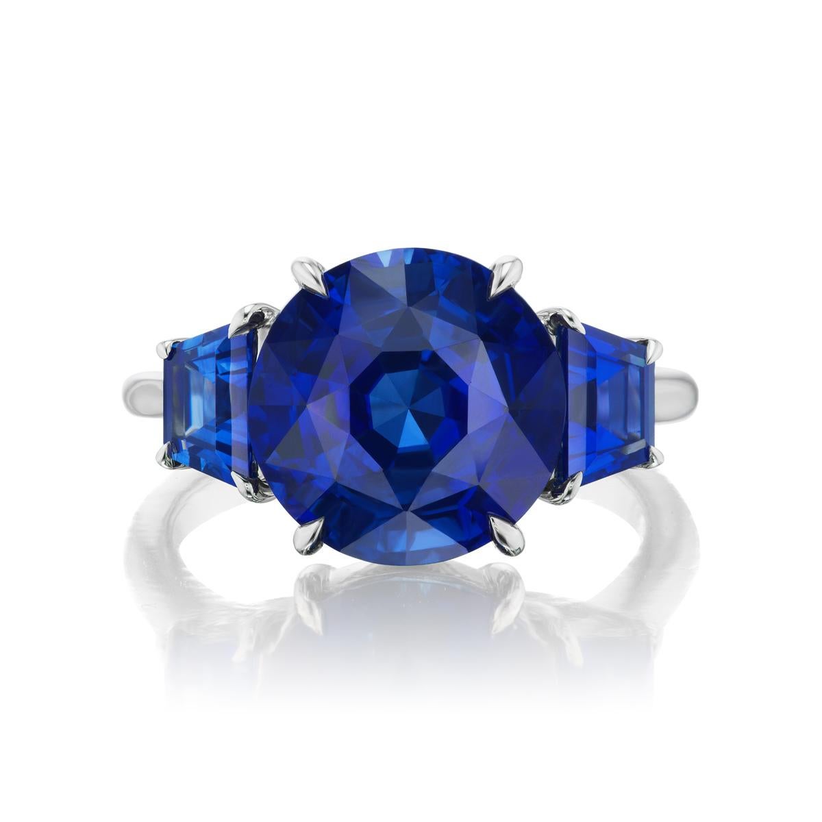 Round Cut Exclusive Sapphire Ring For Sale