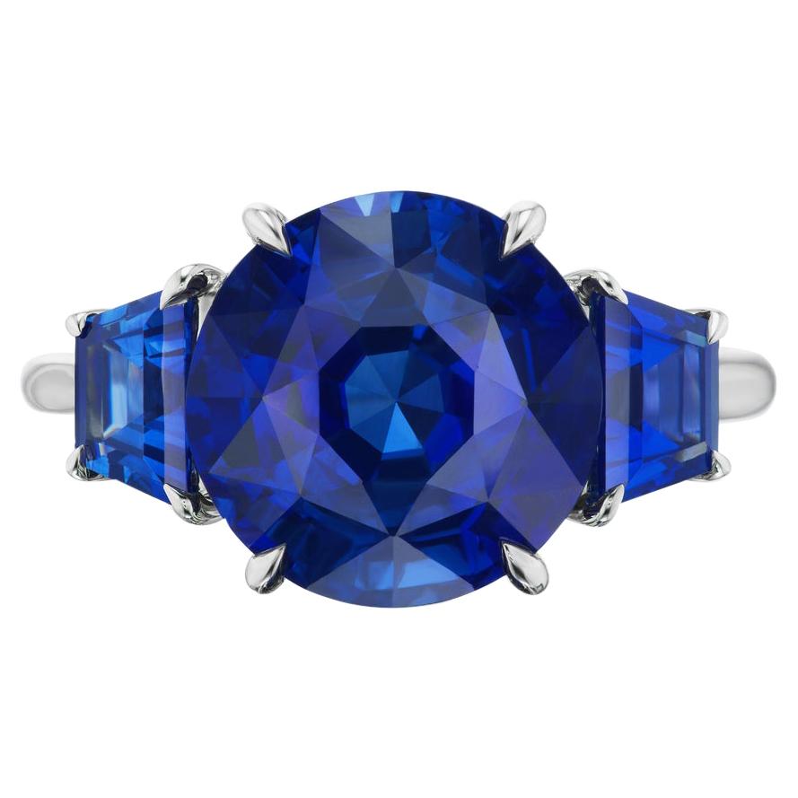 Feminine Sapphire Ring For Sale at 1stDibs