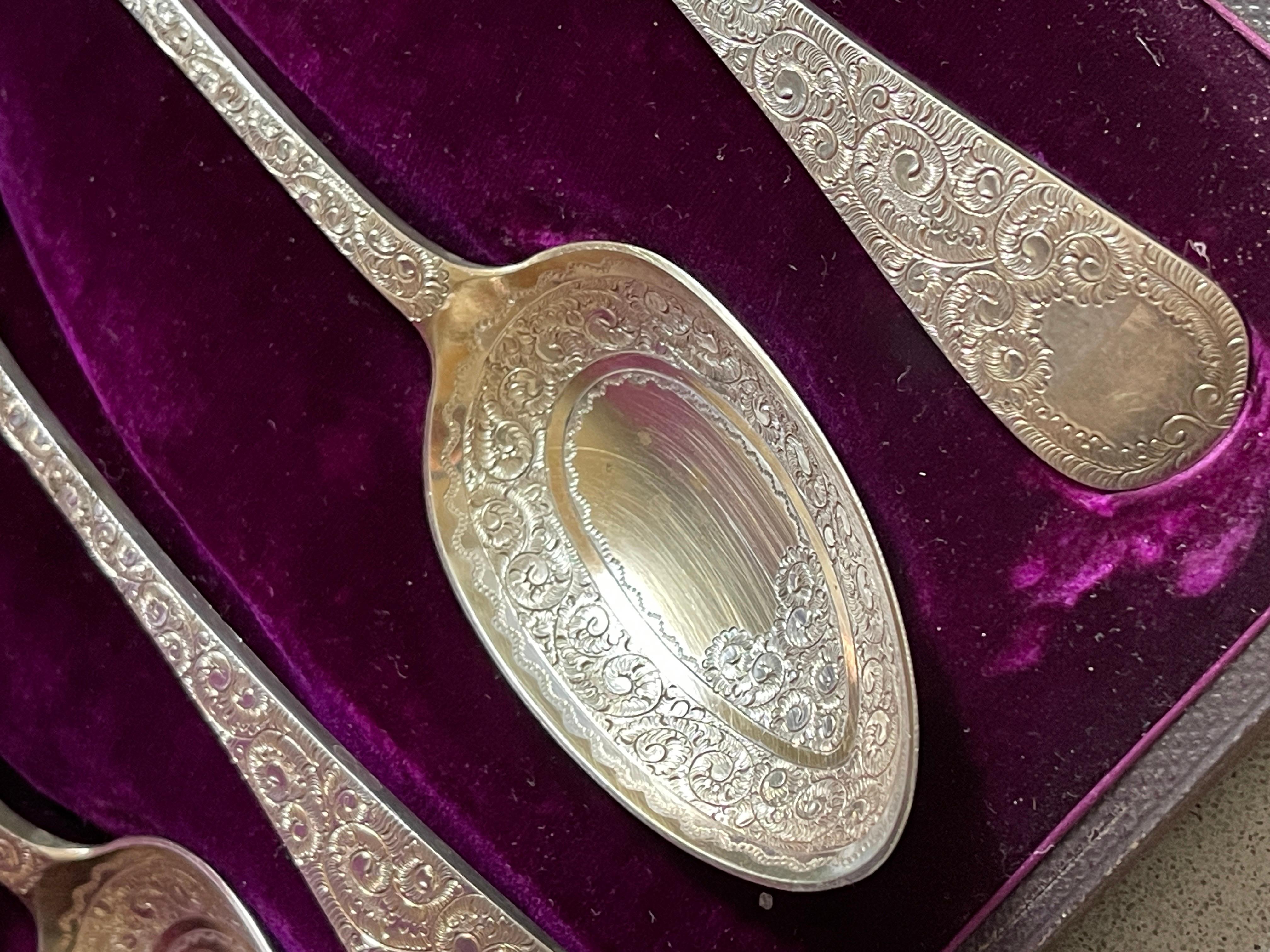 Hollywood Regency Exclusive Silver SPOONS, 4 pcs. Antique Silver Dinner Spoon & Box Flat Ware For Sale