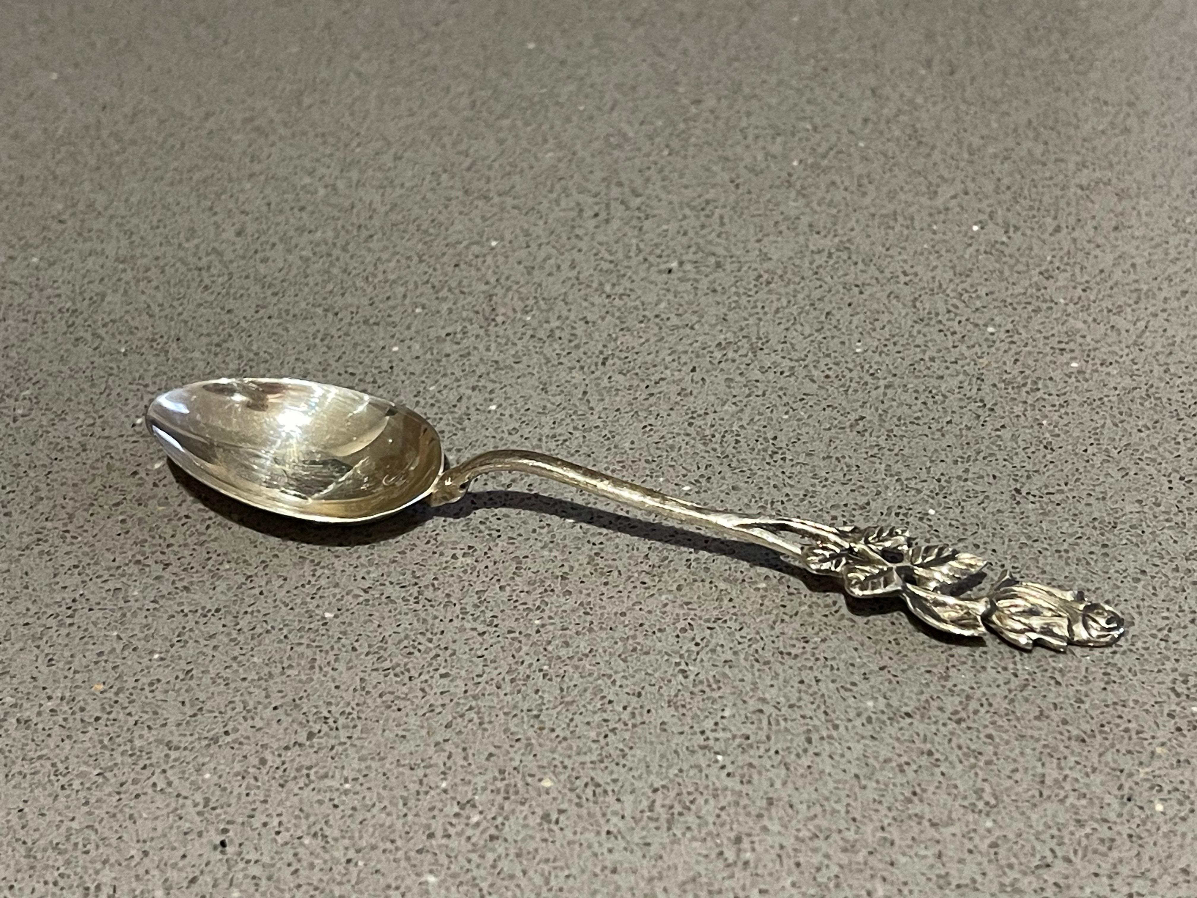 Cucharillas de café exclusivas para té, 12 uds. Un par de Melleruds de plata de ley y cajas principios del siglo XX en venta