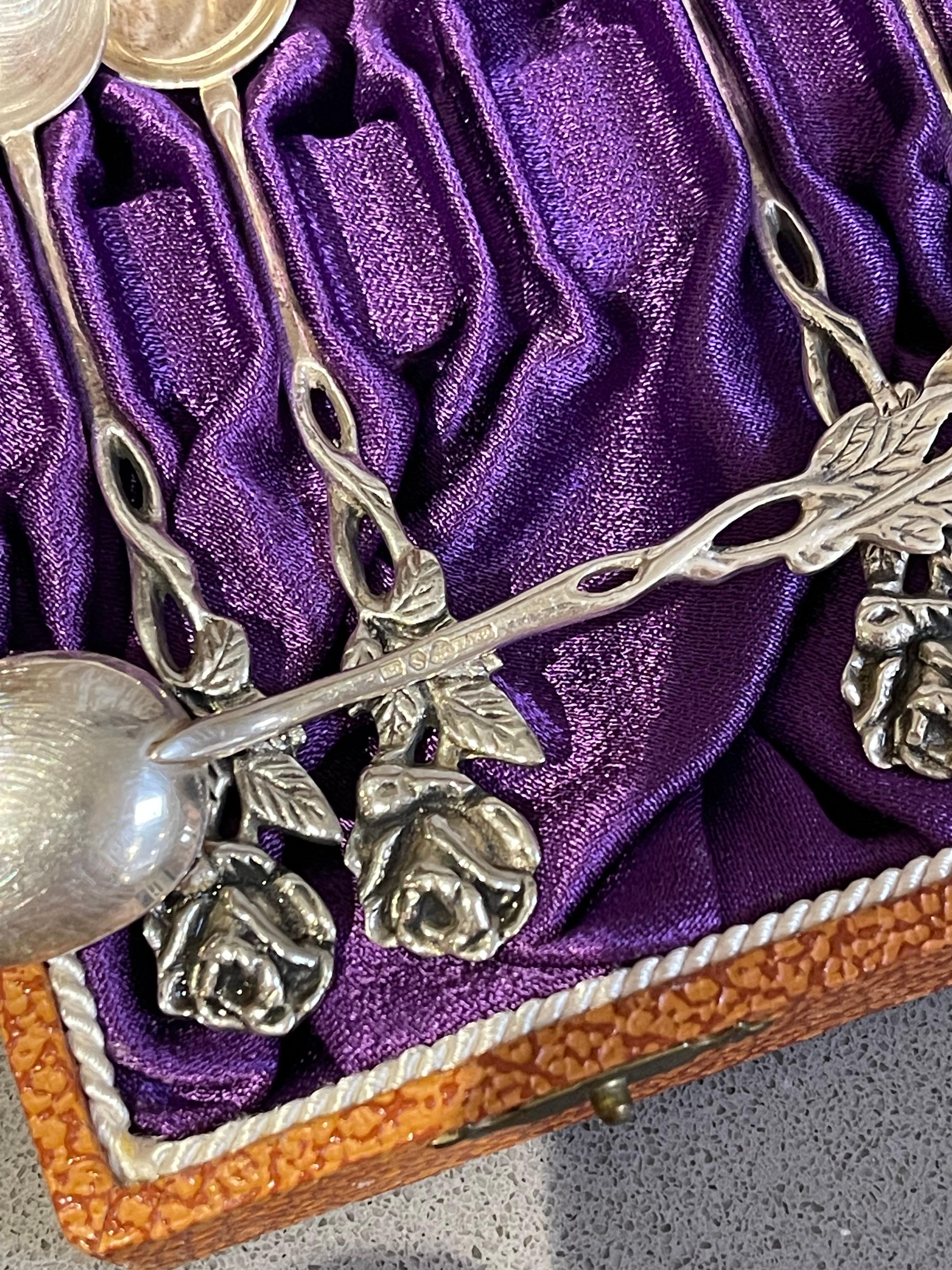 Cucharillas de café exclusivas para té, 12 uds. Espátula y TONOS para Tartas de Plata de Ley y Caja. en Excelente estado para la venta en Wembley, GB