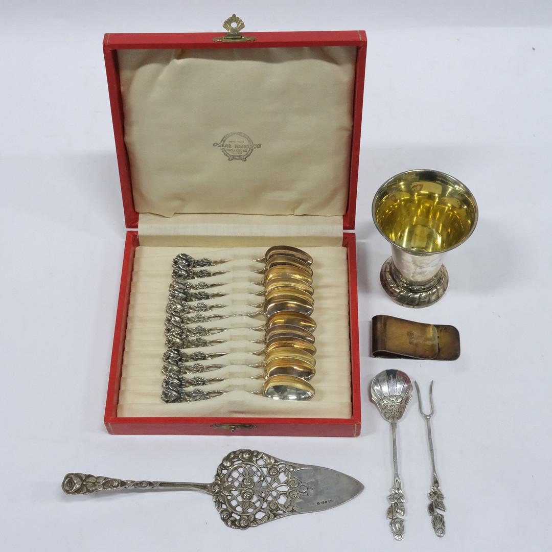 Early 20th Century Exclusive Tea COFFEE SPOONS, 12pcs. Sterling Silver & Box Cake Spatula & TONGS. For Sale