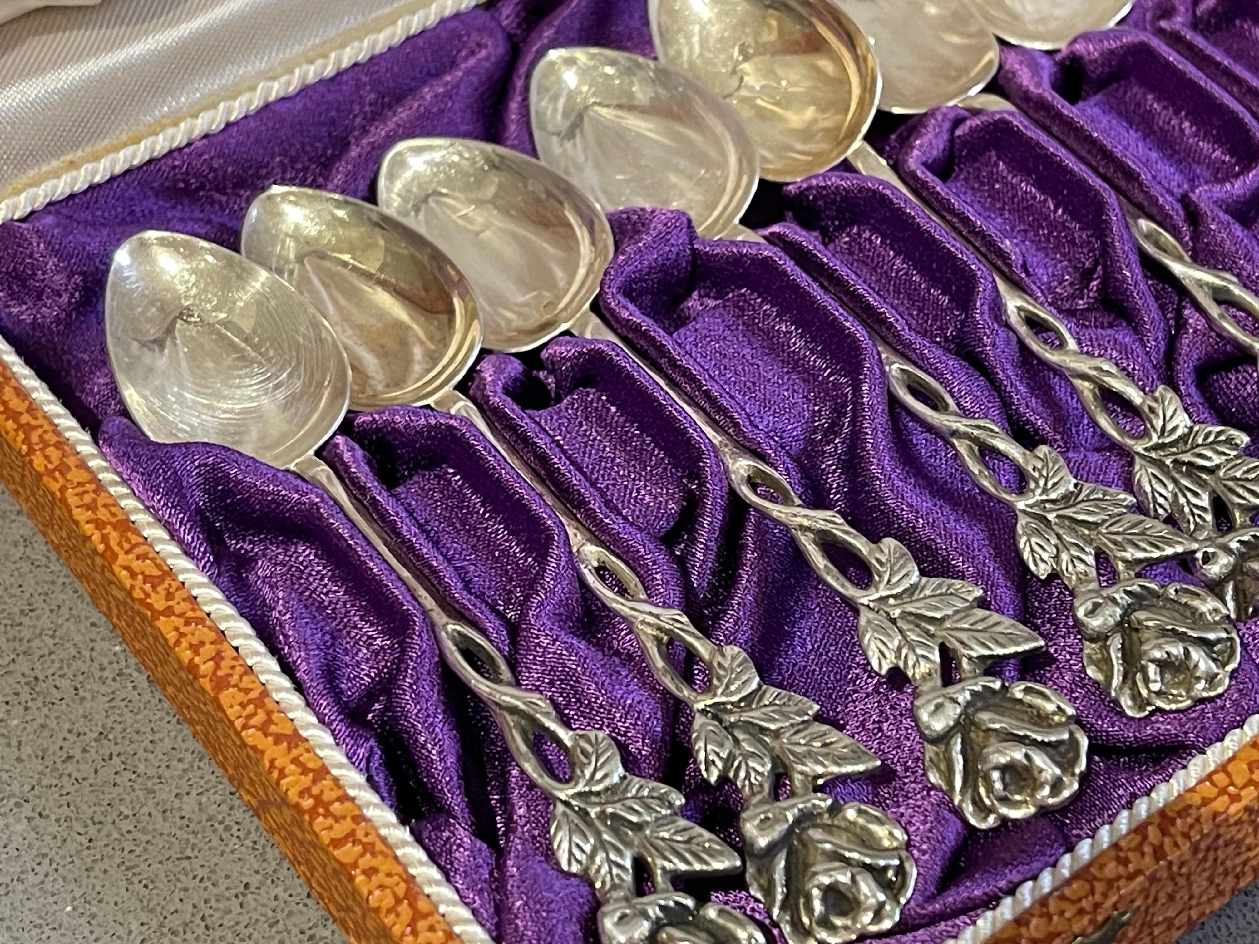 Cucharillas de café exclusivas para té, 12 uds. Espátula y TONOS para Tartas de Plata de Ley y Caja. principios del siglo XX en venta