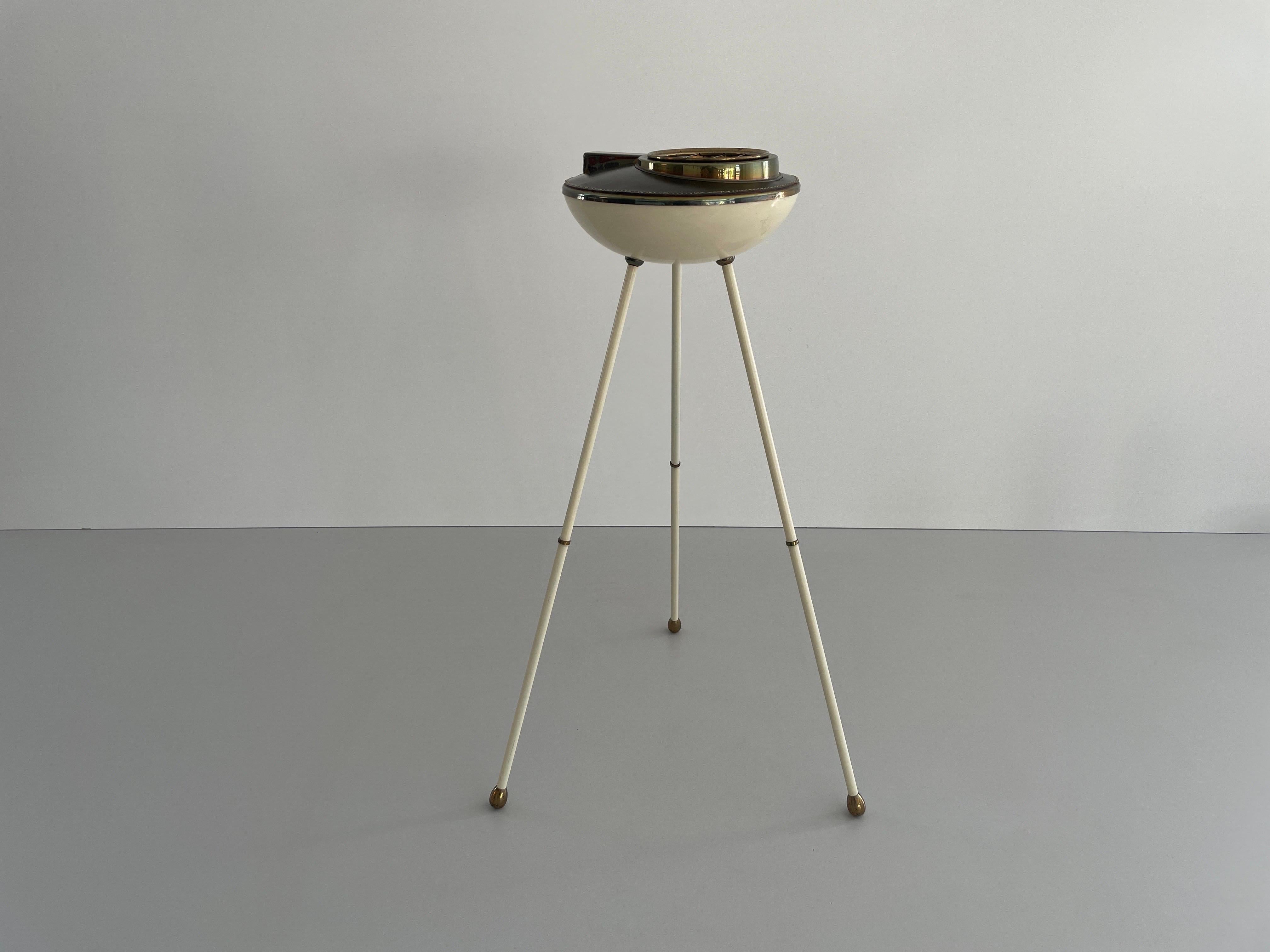 Mid-Century Modern Exclusive Ufo Design Black and White Metal Tripod Ashtray, 1950s, Italy For Sale