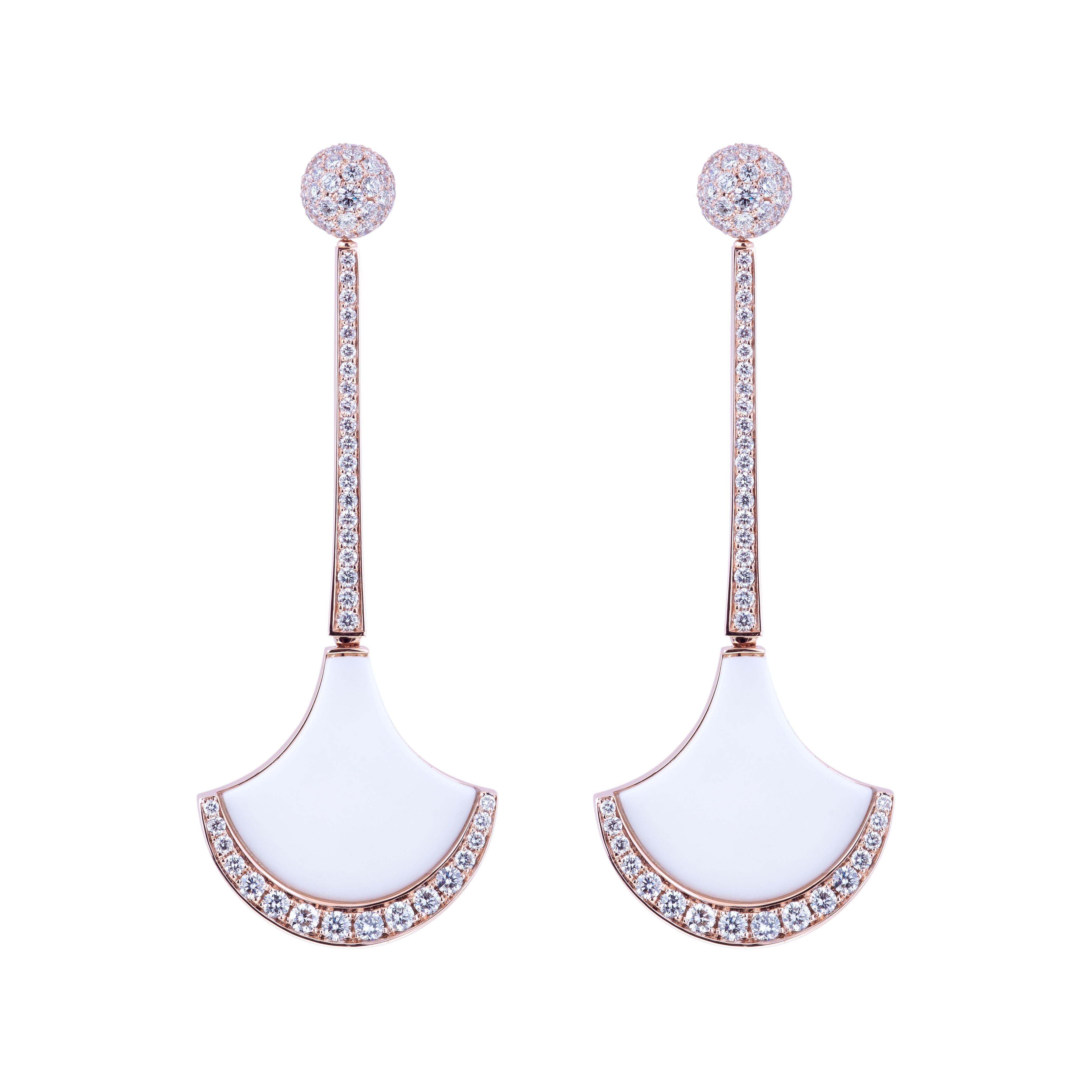 Exclusive Wave Collection by Angeletti Rose Gold Diamonds and White Ceramic.
The Use of Ceramic is one of the Characteristic of the Endless Creative Streak of Angeletti, giving  to these earrings a Definitive Contemporary Look. Manifactured in Rome.