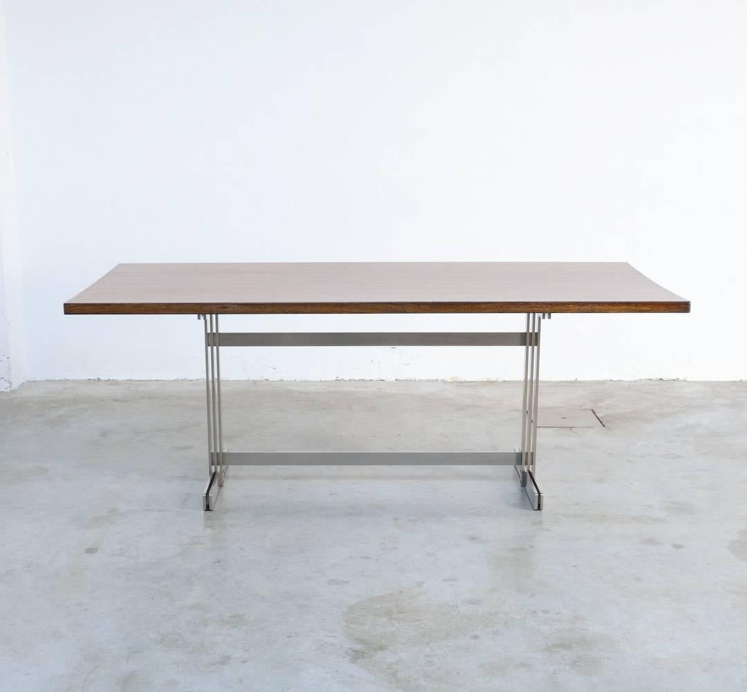 This exclusive dining table was designed by Jules Wabbes for Mobilier Universel in 1959.
The rectangle top is made of solid strips of wengé and rests on a steel base.
This high quality piece of furniture is in very good original vintage condition.
