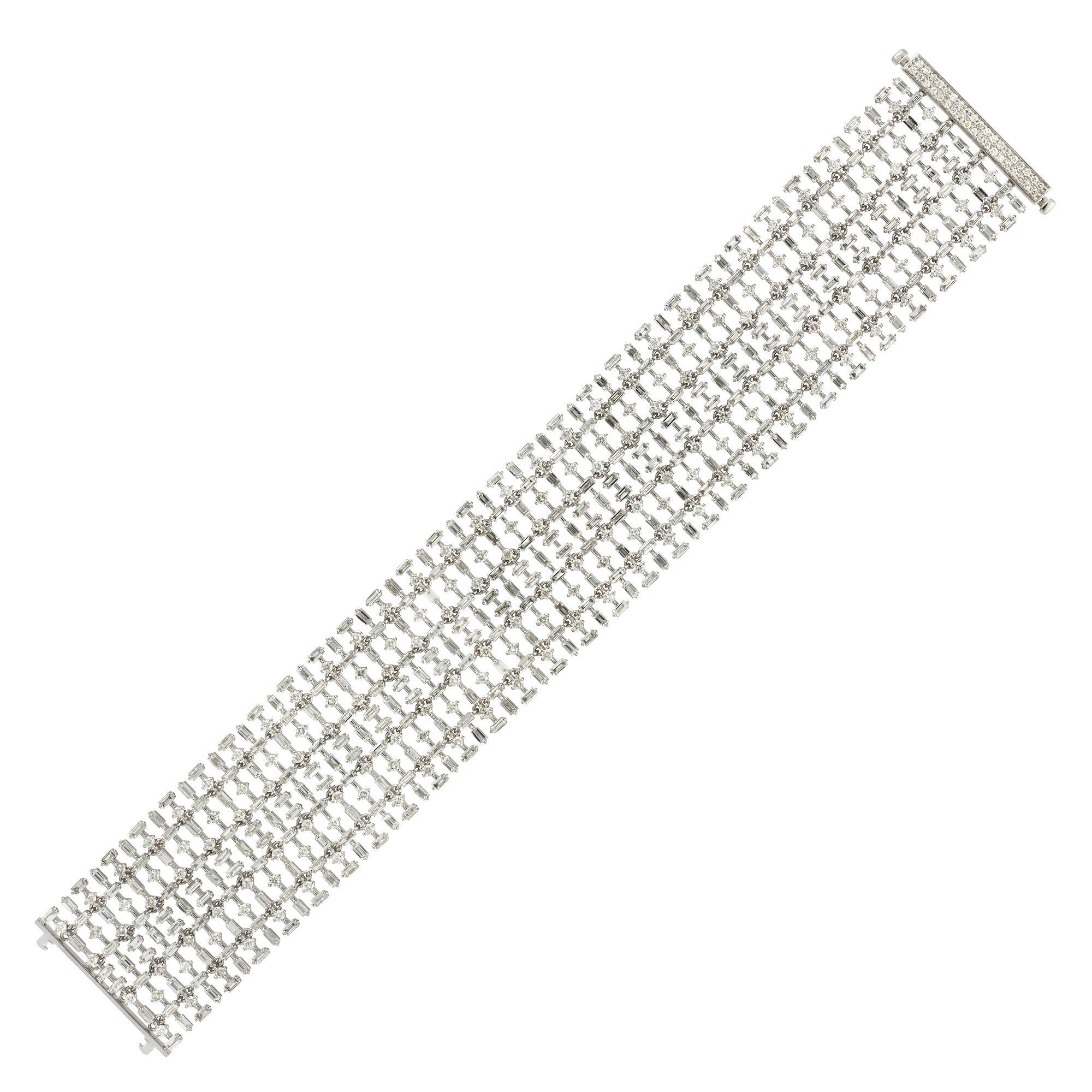 Modern Exclusive White Gold 18K Bracelet Diamond for Her For Sale
