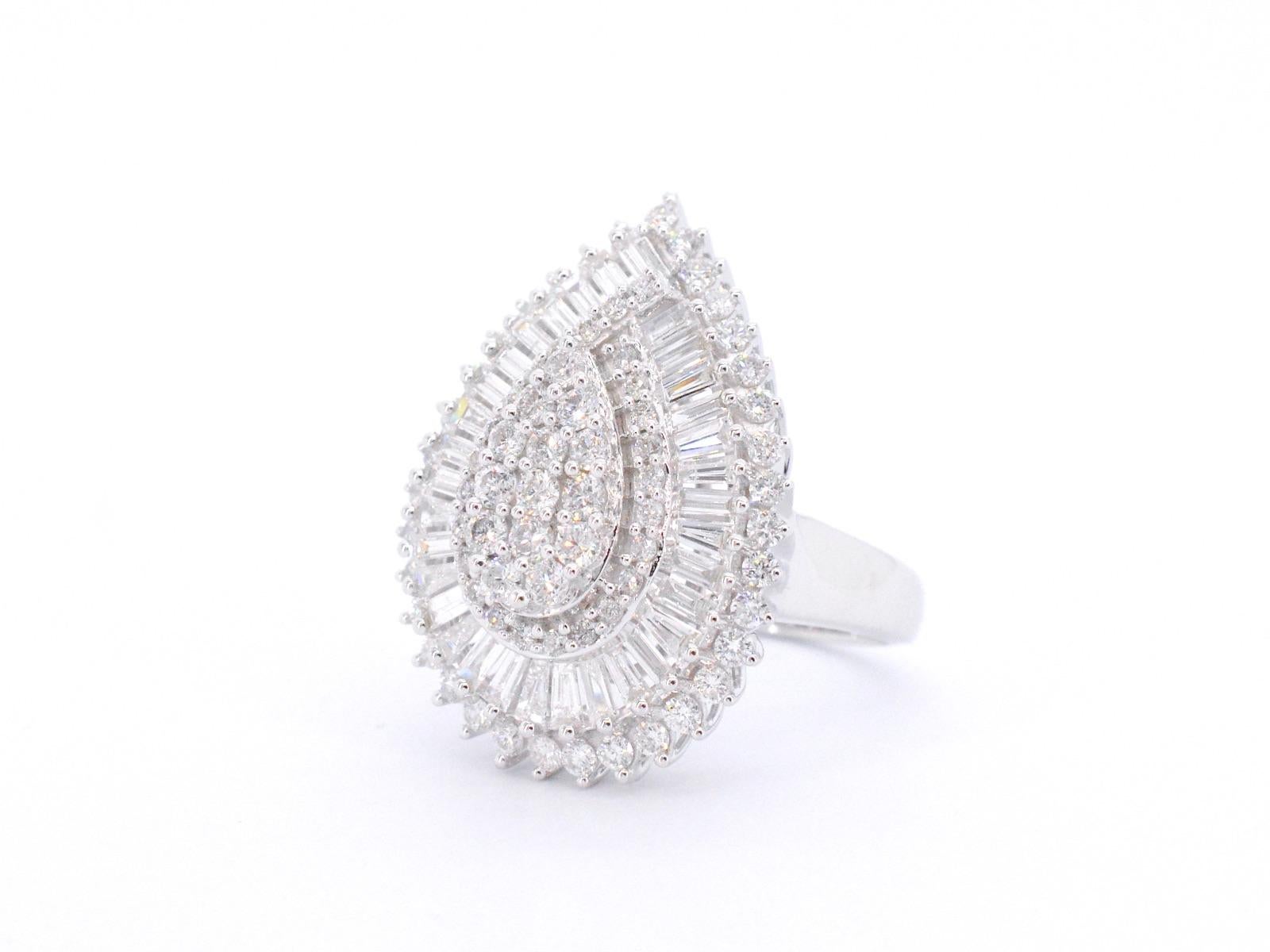 This exclusive white gold ring is a true statement piece, featuring a stunning drop-shaped entourage setting with a dazzling display of 2.75 carats of brilliant and baguette cut diamonds. The diamonds are expertly arranged to create a breathtaking
