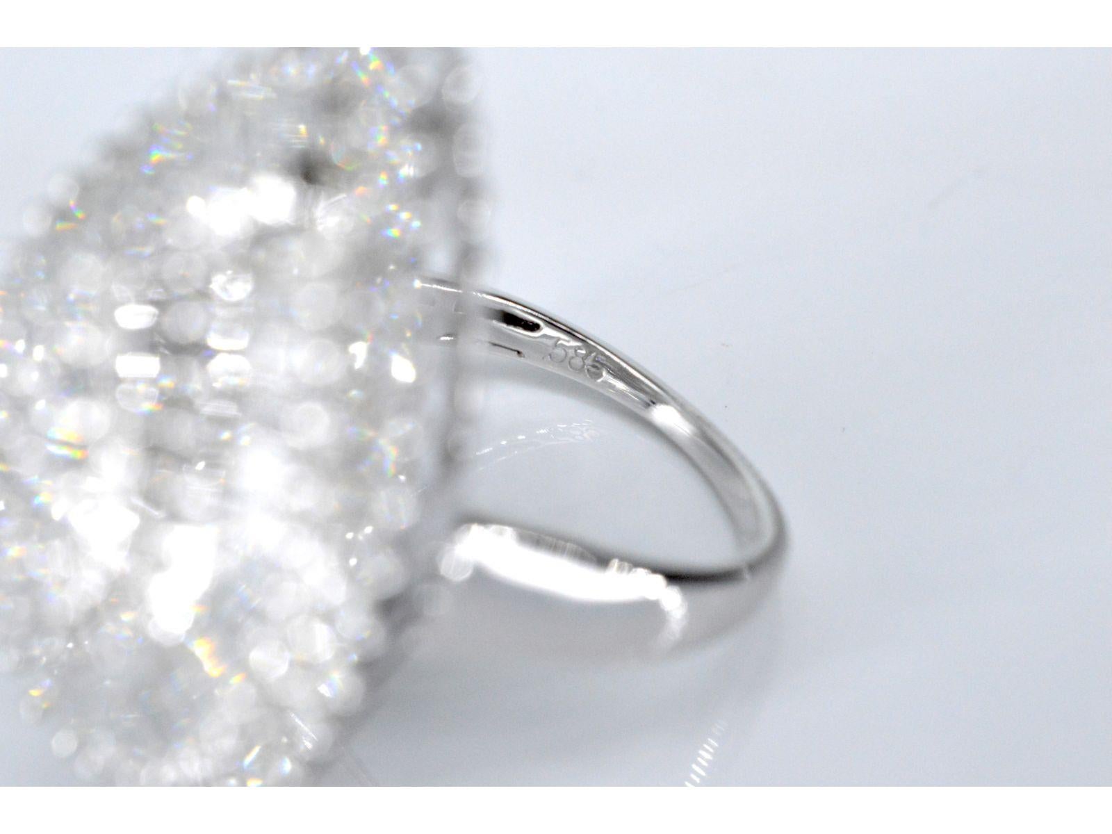 Exclusive White Gold Drop-Shaped Entourage Ring with Diamonds For Sale 1