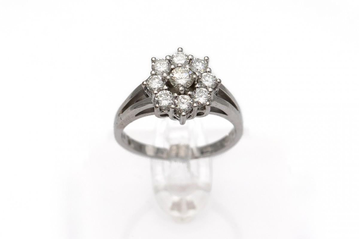 Exclusive white gold ring with 9 diamonds VS1, Scandinavia, 1970s/1980s. For Sale 4