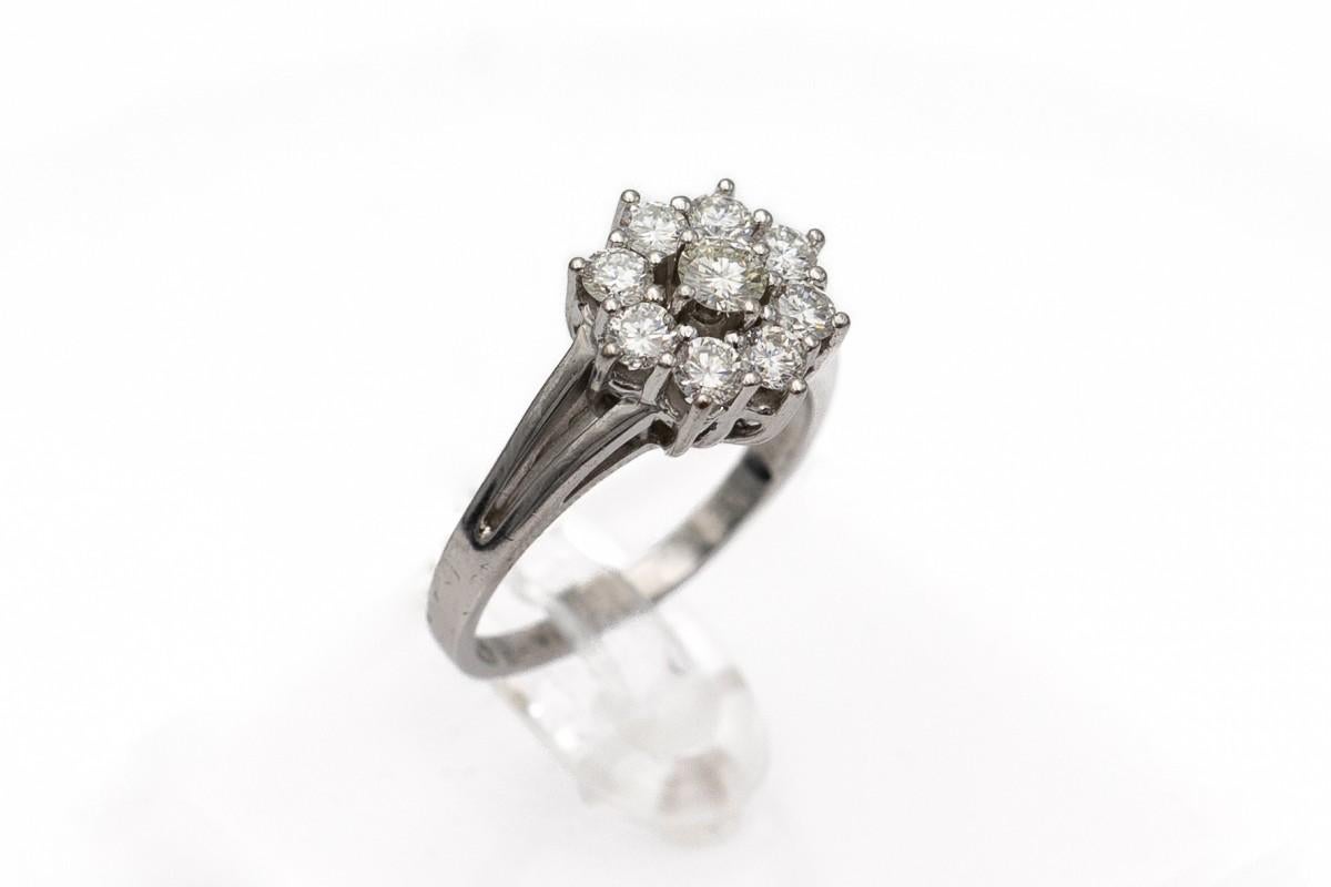 An exclusive ring made of 0.585 white gold in Scandinavia in the 1970s and 1980s. 20th century.

A centrally placed diamond weighing approximately 0.20 ct (color J, VS1 clarity) surrounded by eight VS1 clarity diamonds with a total weight of 0.80