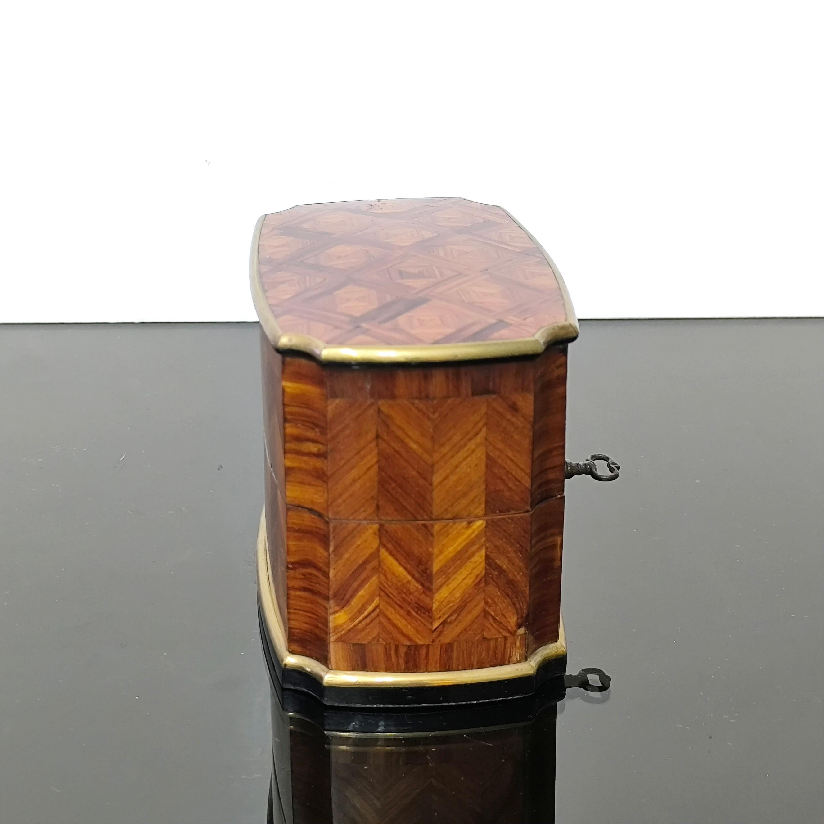 Gilt Museal Tahan-Paris Perfume Box, Herringbone Pattern Veneer and Crystal Bottles For Sale