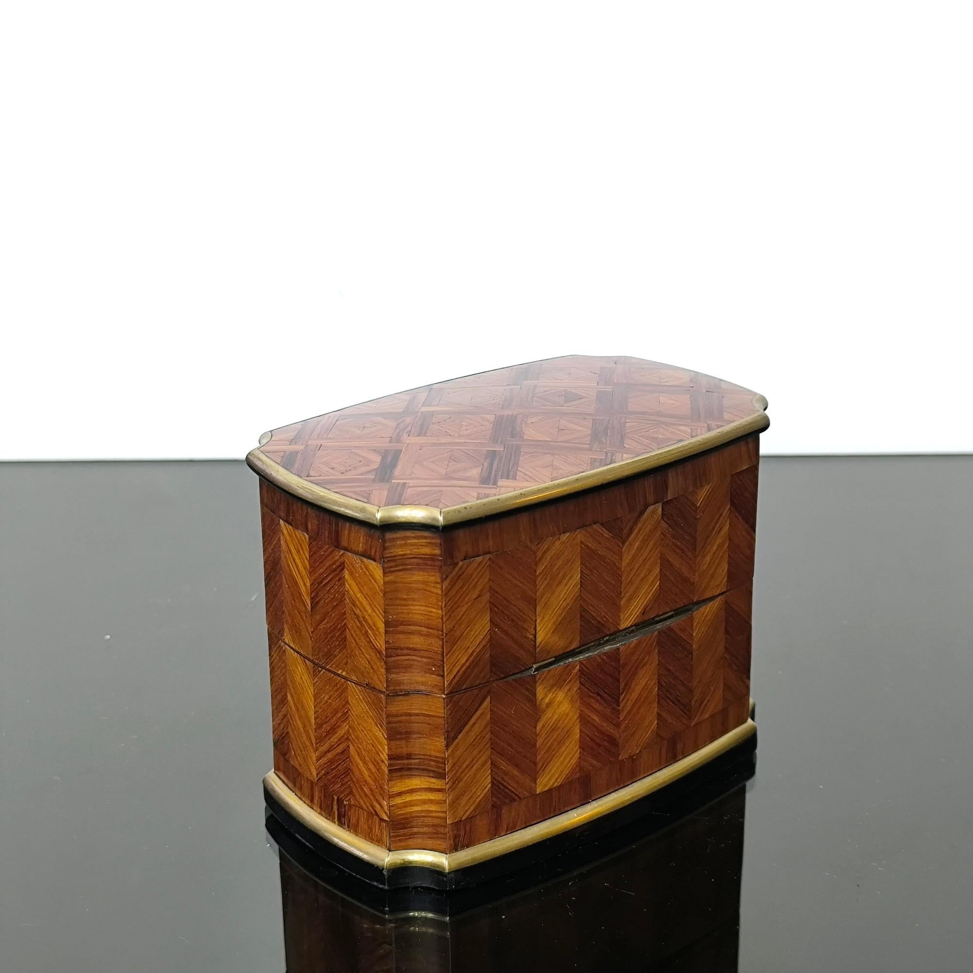 Mid-19th Century Museal Tahan-Paris Perfume Box, Herringbone Pattern Veneer and Crystal Bottles For Sale