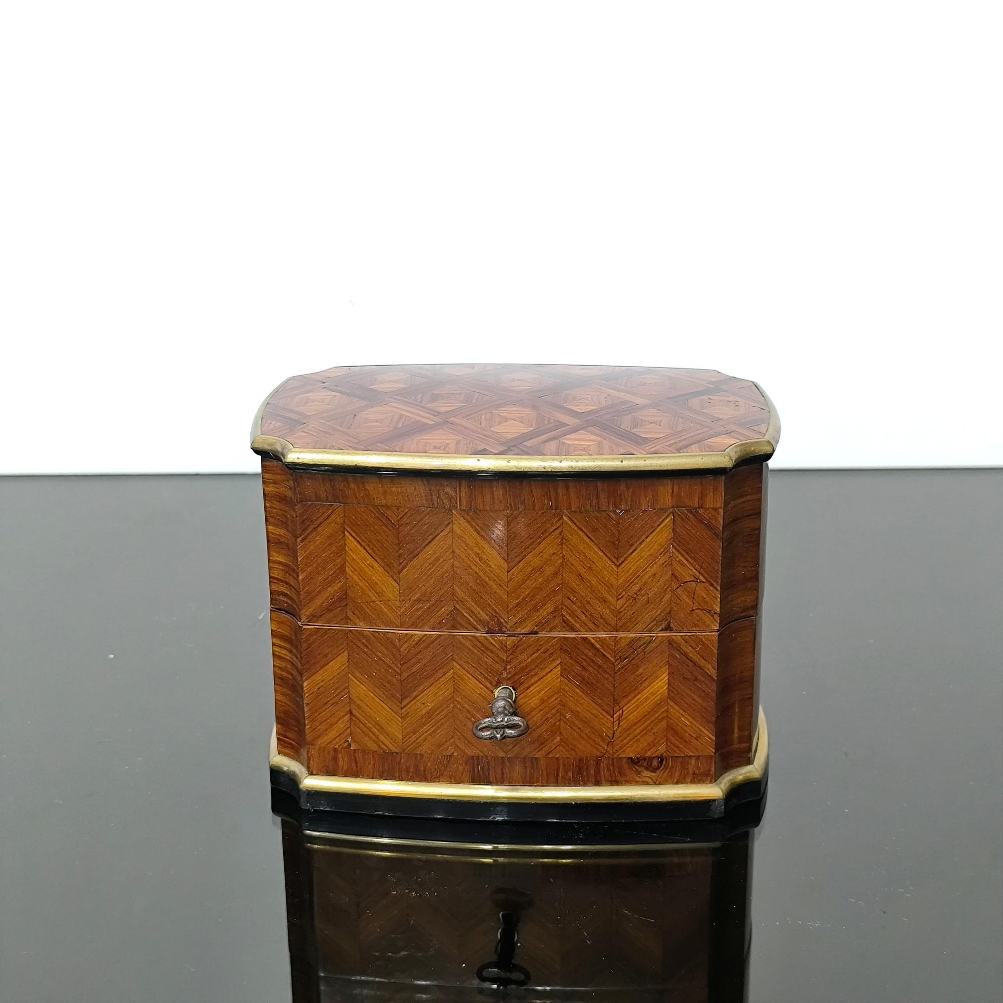 Brass Museal Tahan-Paris Perfume Box, Herringbone Pattern Veneer and Crystal Bottles For Sale