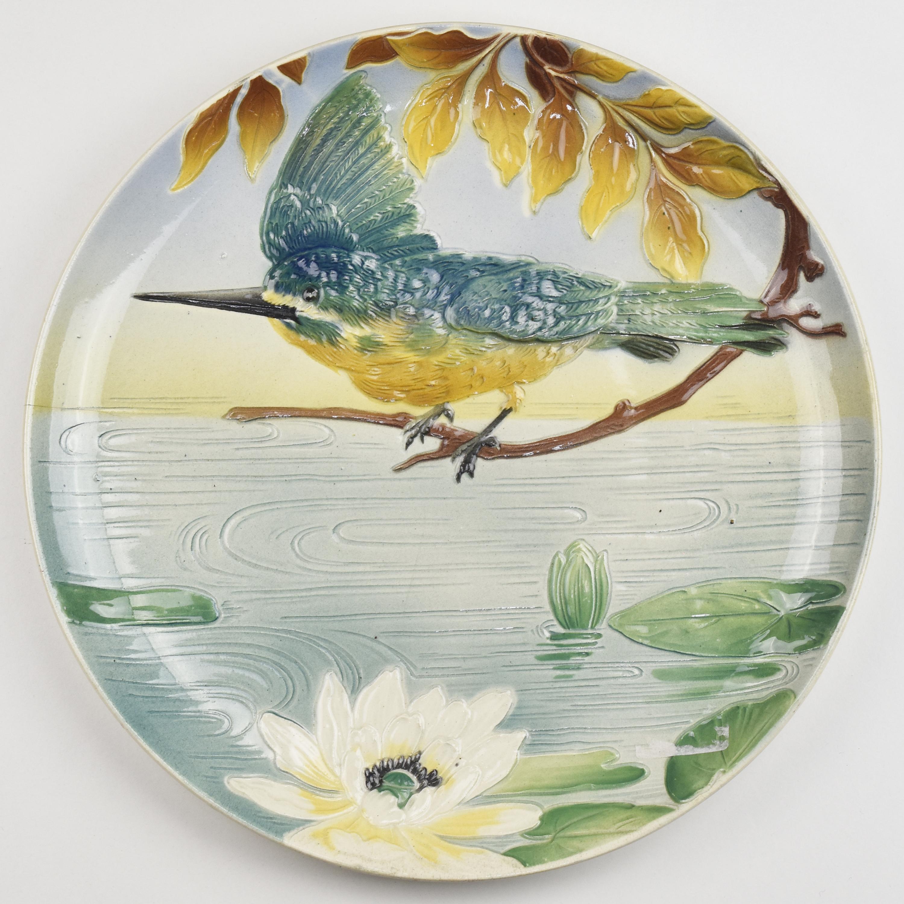 Glazed Excuisite Pair of Antique Majolica Wall Plates Kingfisher Bird Pattern For Sale