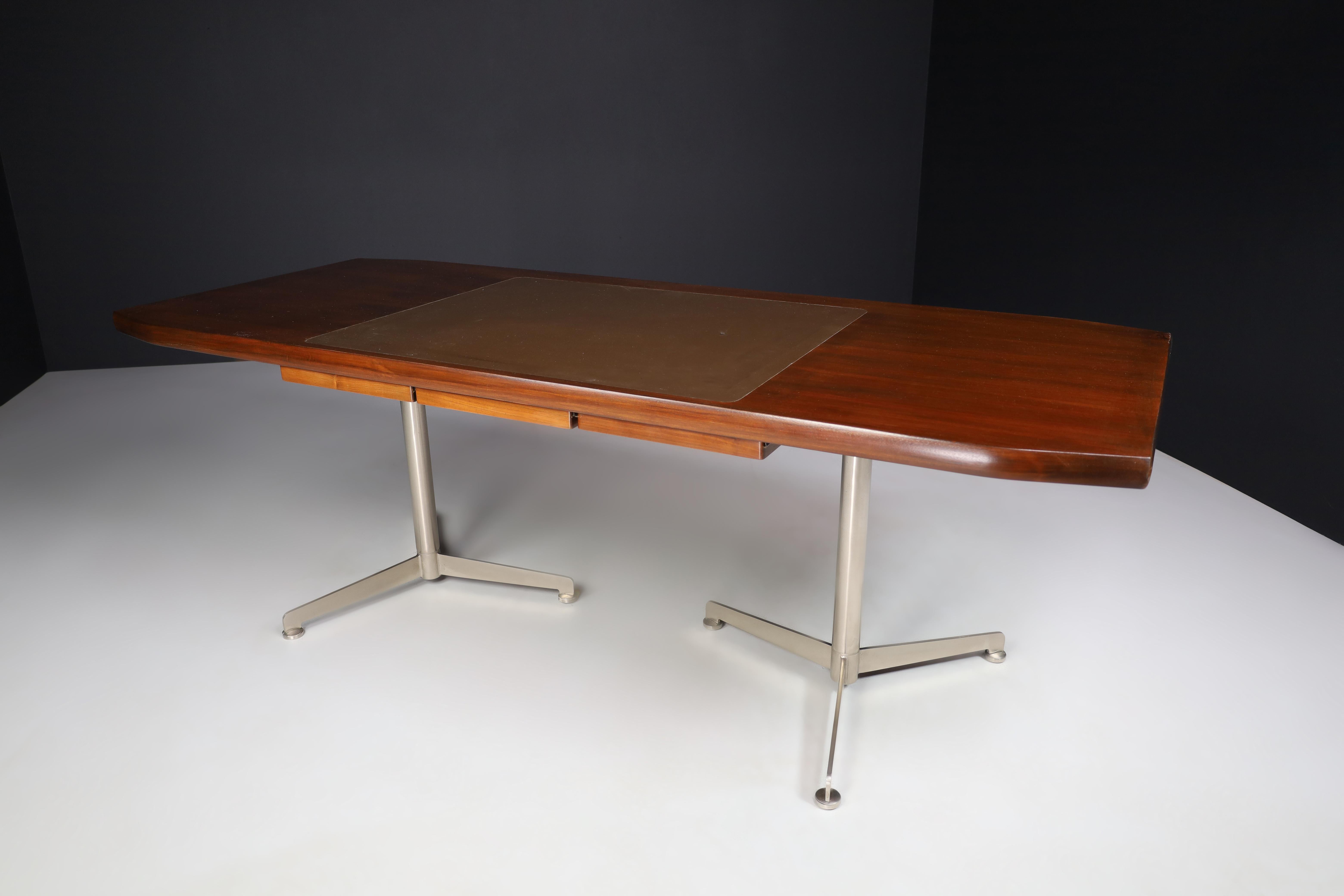 Exectutive Desk by Osvado Borsani for Tecno, Italy, 1950s In Good Condition For Sale In Almelo, NL