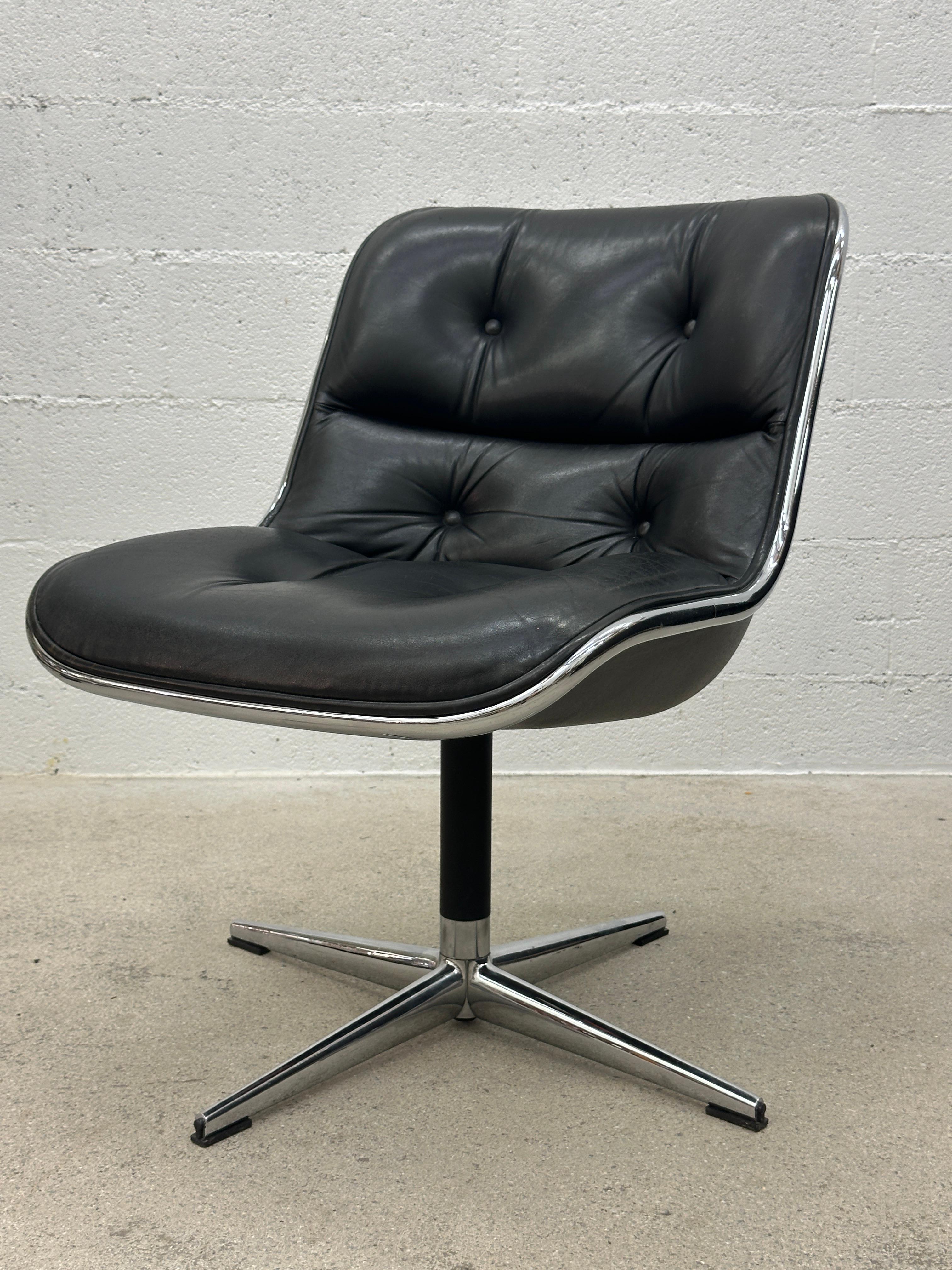 Beautiful MCM (Mid-Century Modern) executive chair by Charles Pollock for Knoll. Black leather with buttons, an aluminum band, a chrome pole, first generation 4-star stainless steel base. In excellent vintage condition, produced in the 1960s.