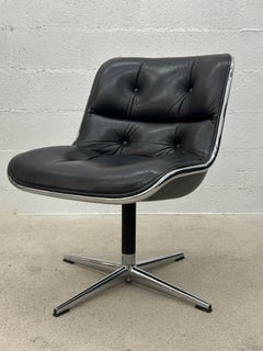 Poltrona direzionale di Charles Pollock per Knoll in pelle nera e base a 4 punte anni '60