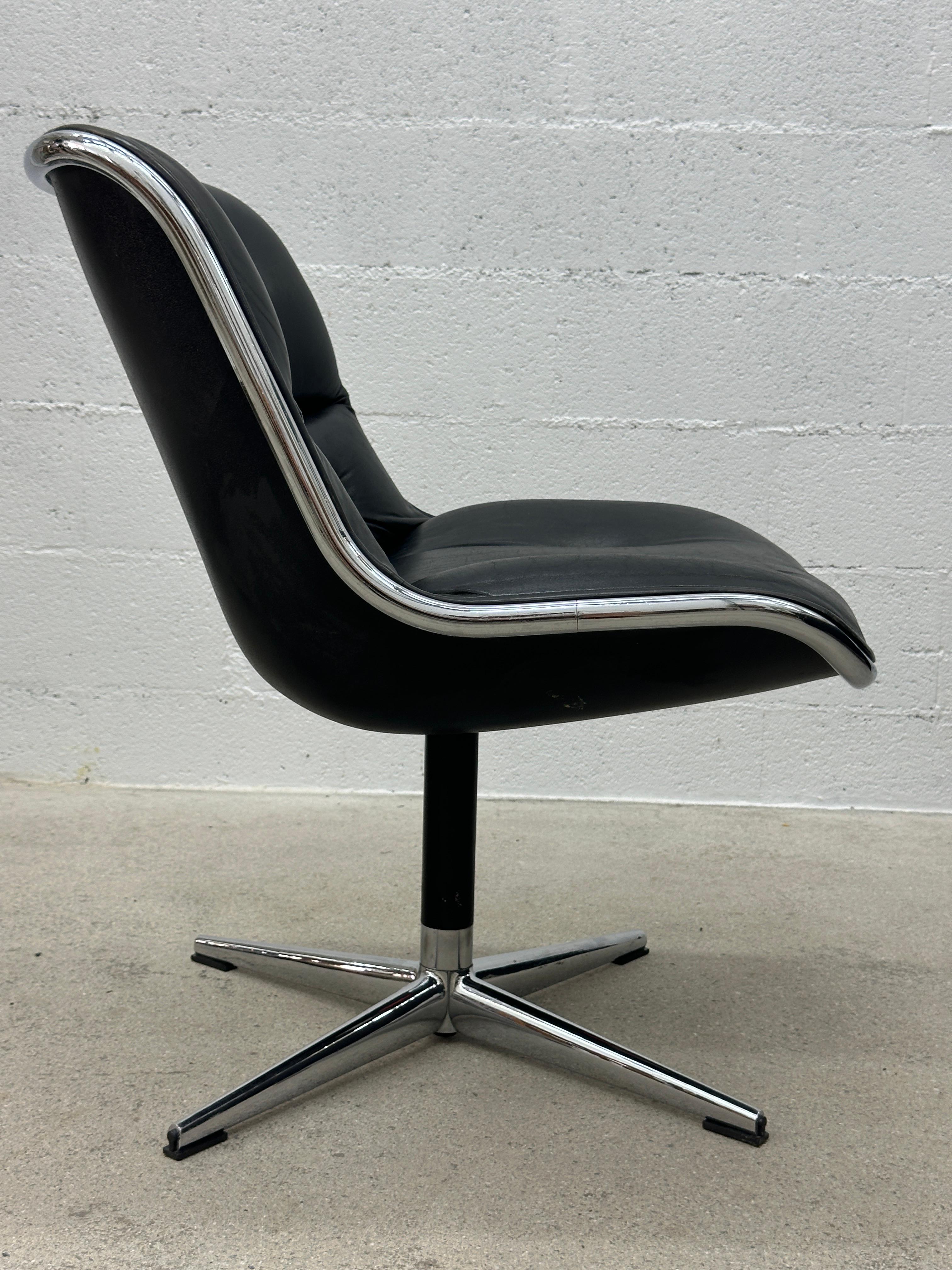 Mid-20th Century Executive Armchair by Charles Pollock for Knoll Black Leather & 4 Prong Base 60s For Sale