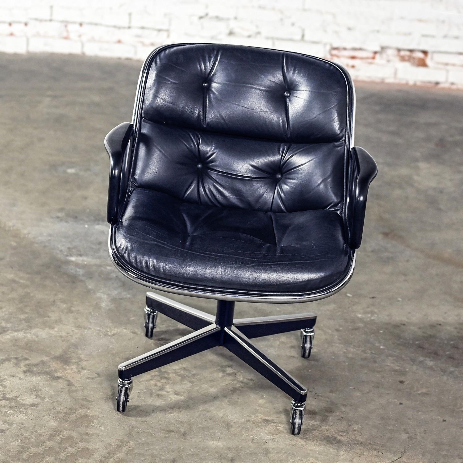 Poltrona direzionale di Charles Pollock per Knoll in pelle nera e con base a 4 punte In condizioni buone in vendita a Topeka, KS