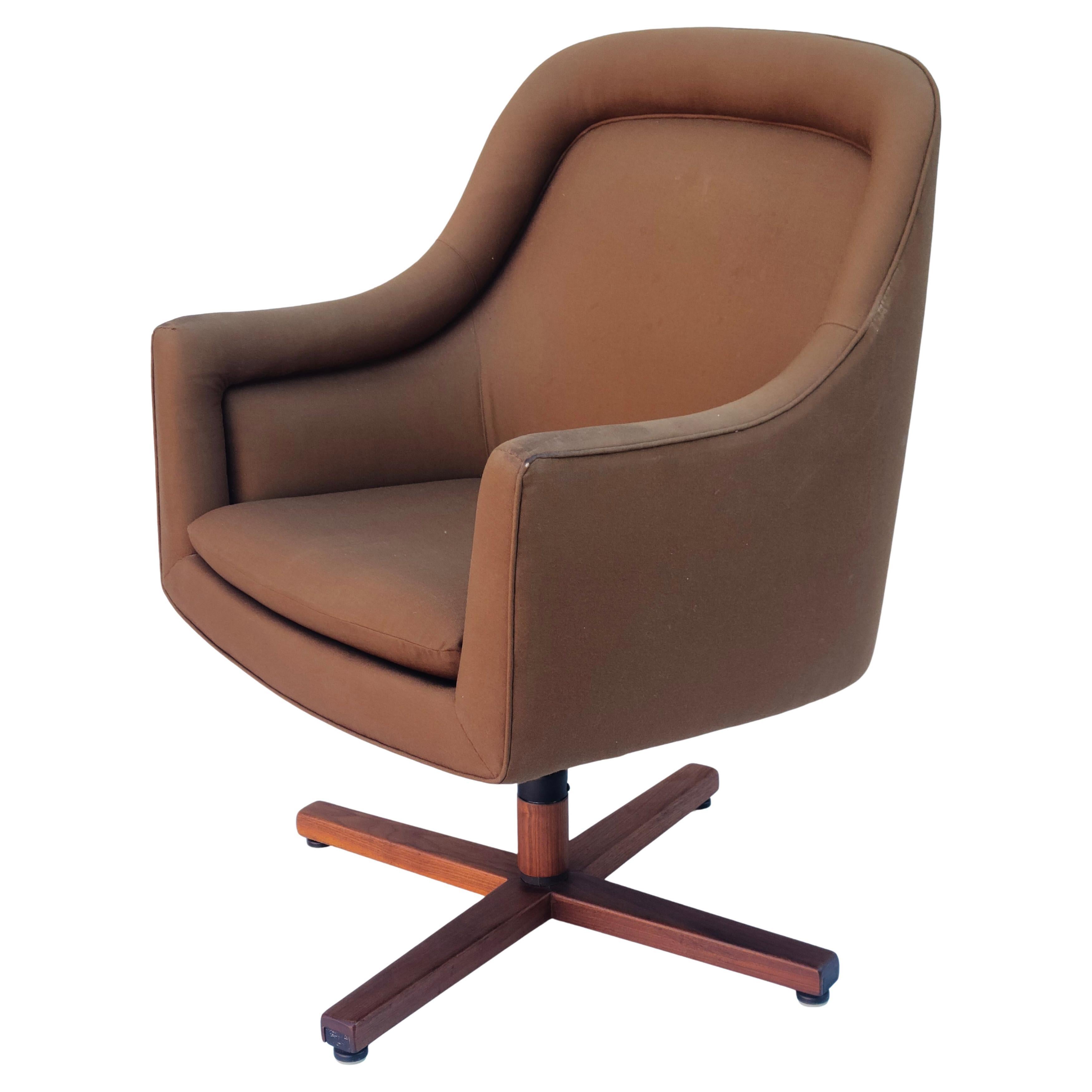 Chaise de direction Cumberland conçue par Jacob Epstein Bon état - En vente à Fraser, MI