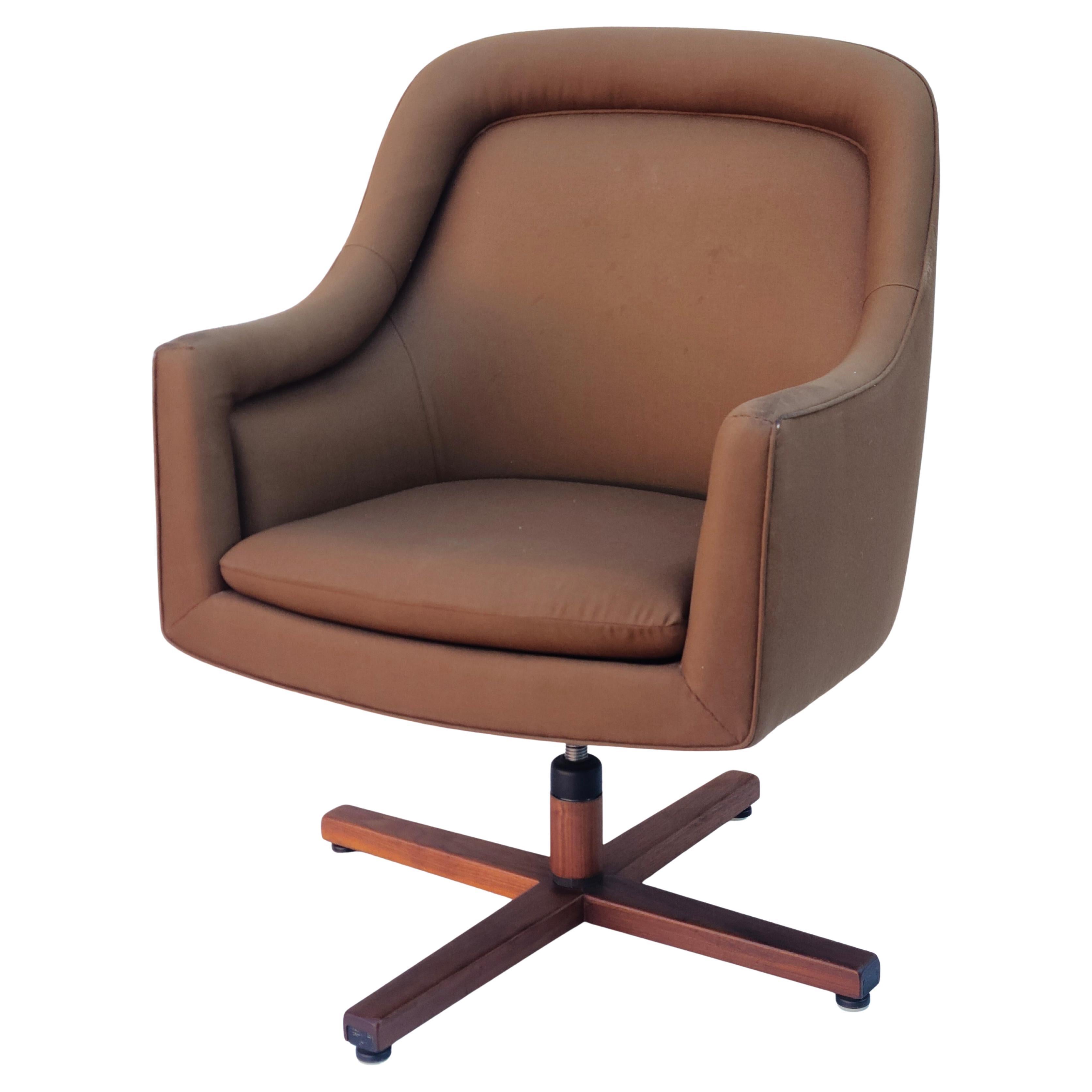 Executive Chair by Cumberland designed by Jacob Epstein